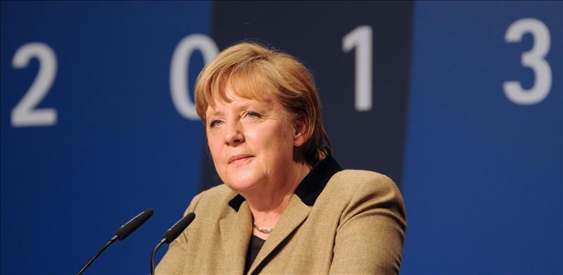 Para Merkel la mayor carga es el alto desempleo juvenil ¡Hay que crear empleo!