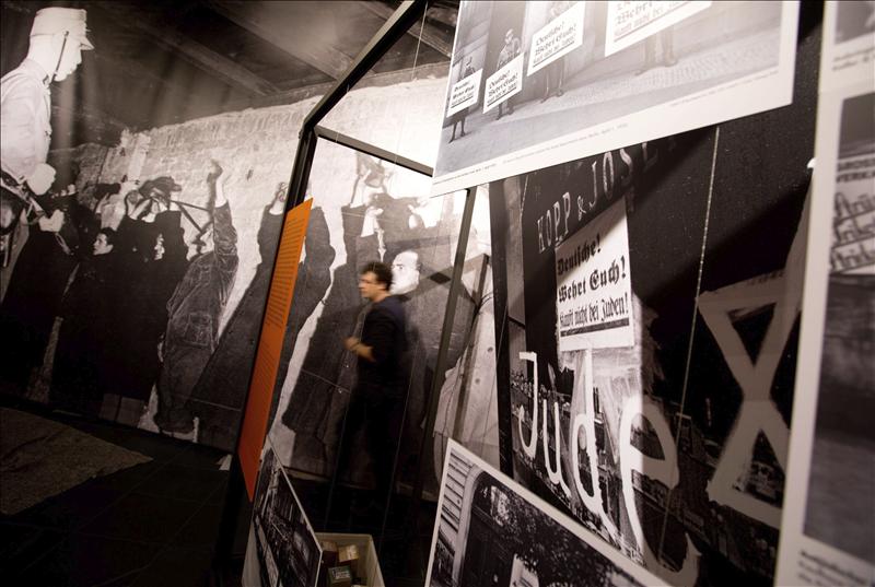 Una exposición resume la llegada de Hitler al poder hace 80 años