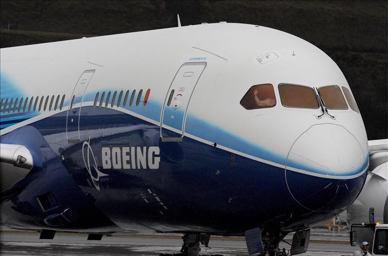 Boeing reduce un tres por ciento su beneficio en 2012 y no espera impacto por el 787