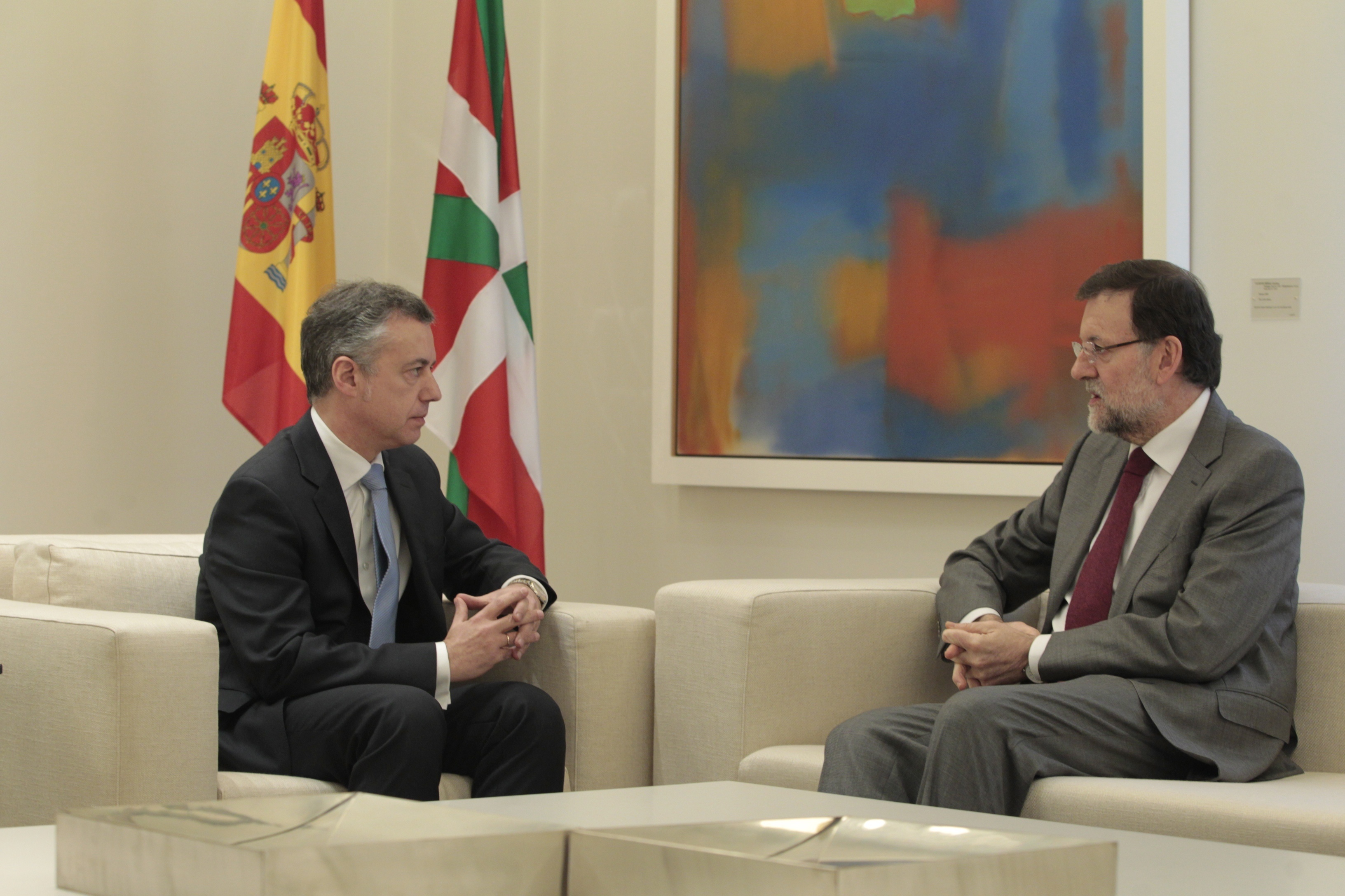 Concluye la reunión de casi tres horas entre Rajoy y Urkullu en el Palacio de la Moncloa