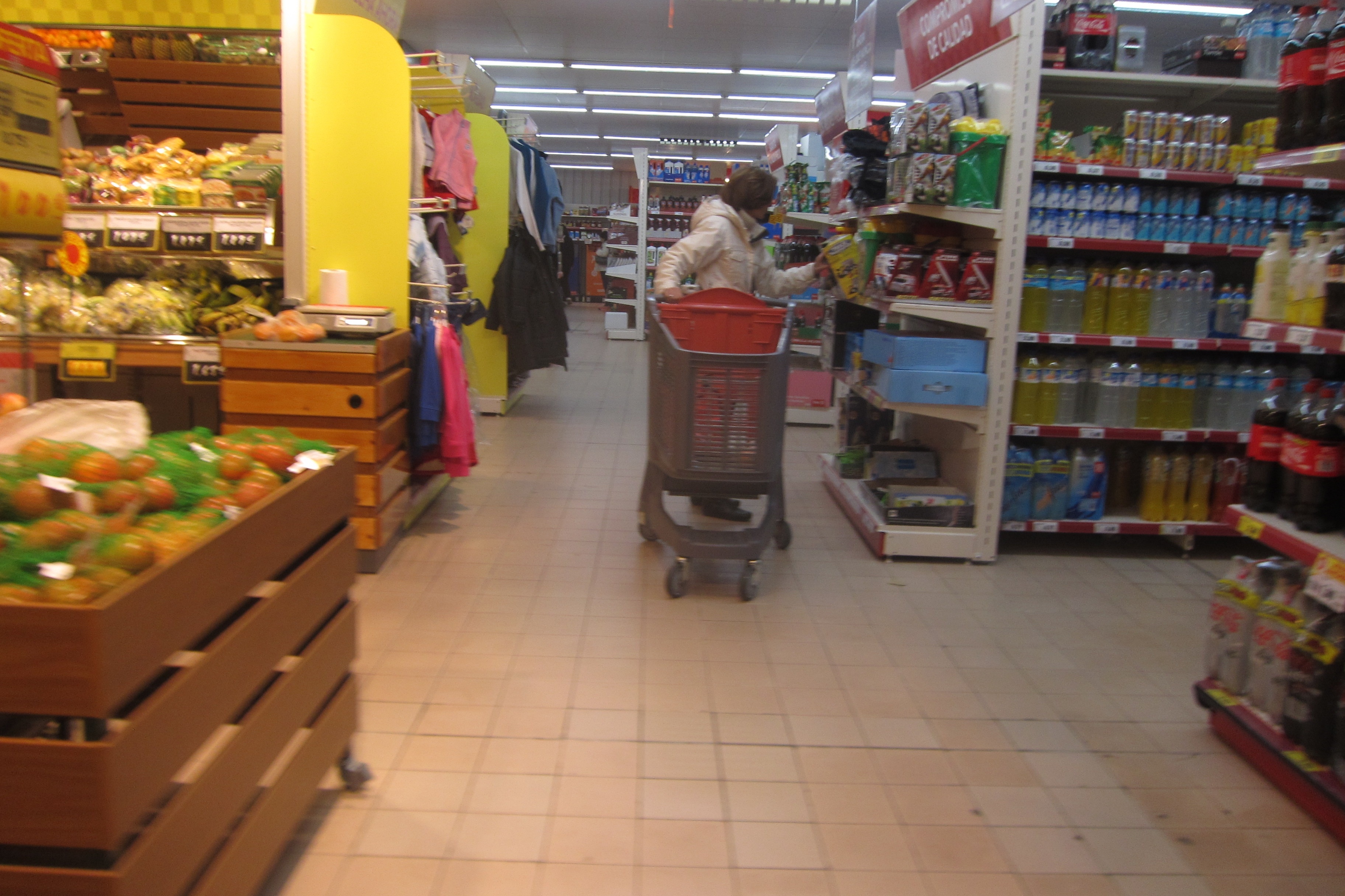 Patronal de grandes supermercados cántabros no pagará la subida salarial pactada en 2012 y sindicatos anuncian demanda