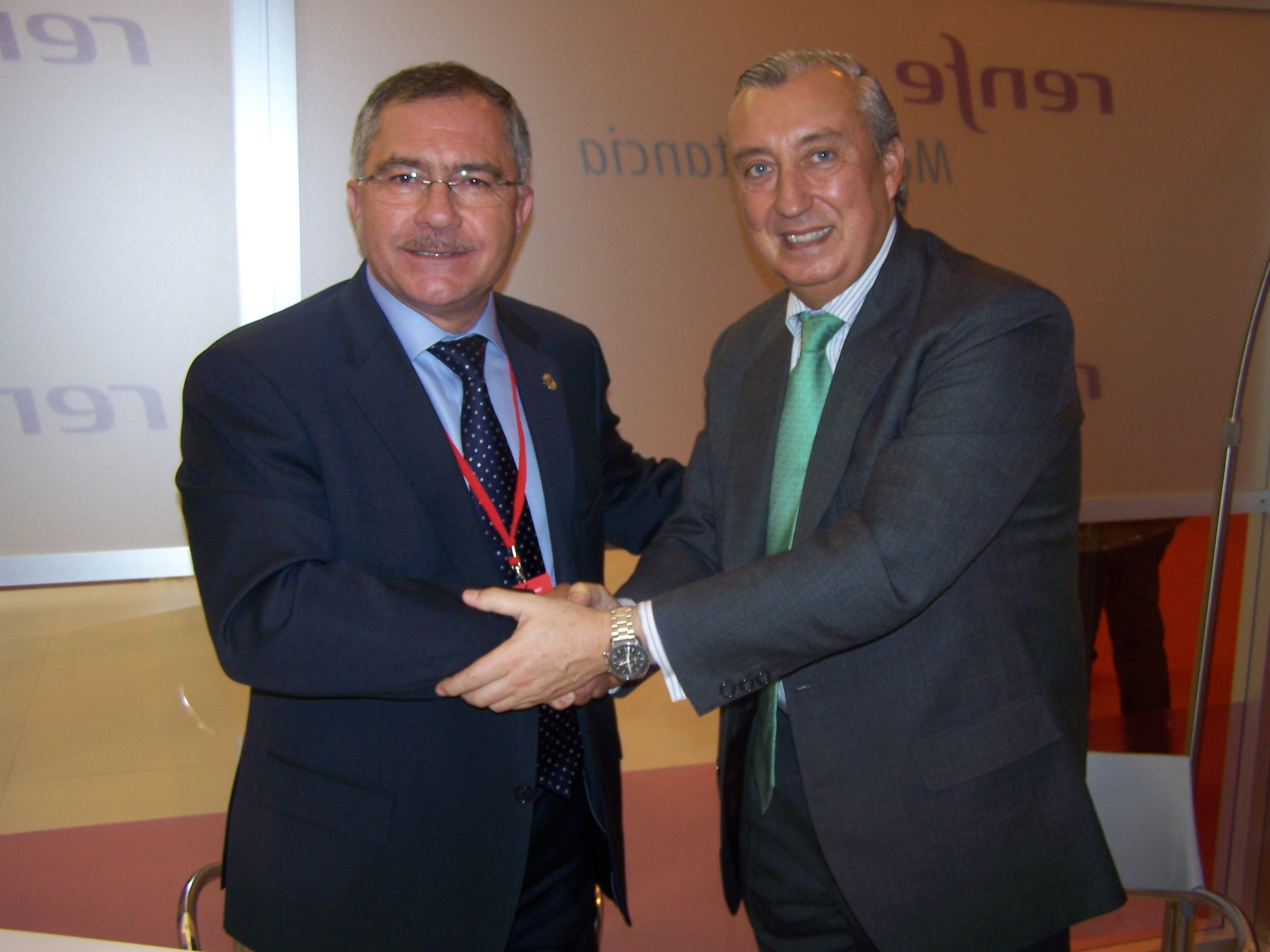 El alcalde de Águilas y el presidente de Renfe firman un convenio de colaboración en Fitur