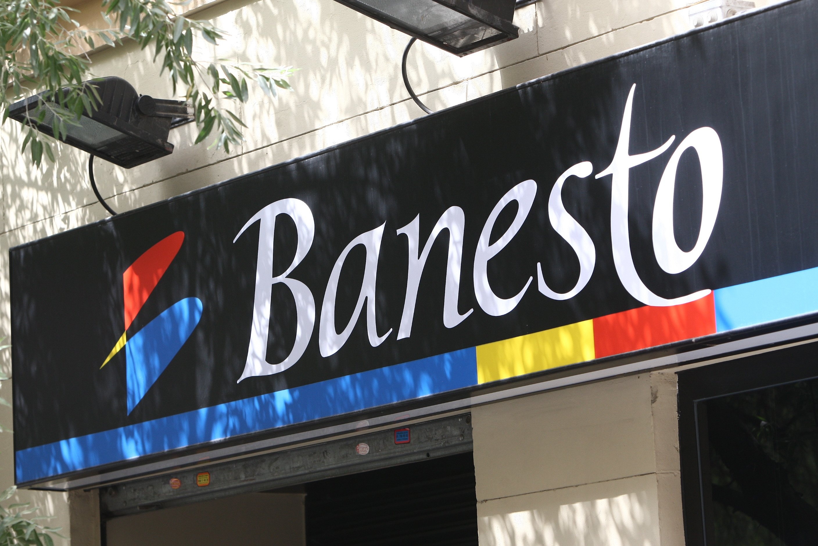 Banesto registra pérdidas de 955 millones en 2012