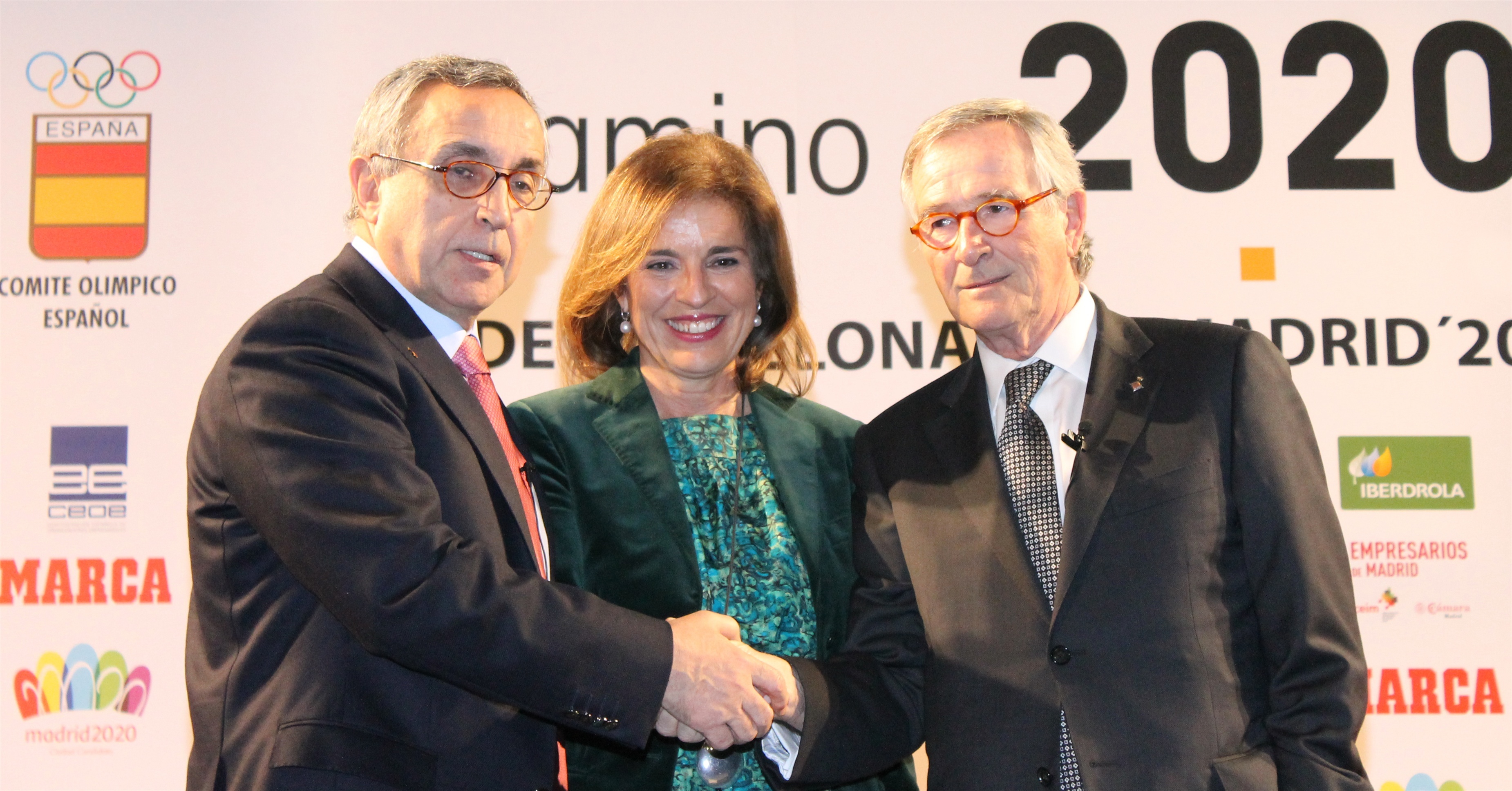 El alcalde de Barcelona muestra su apoyo a Madrid 2020: «Juntos somos imbatibles»