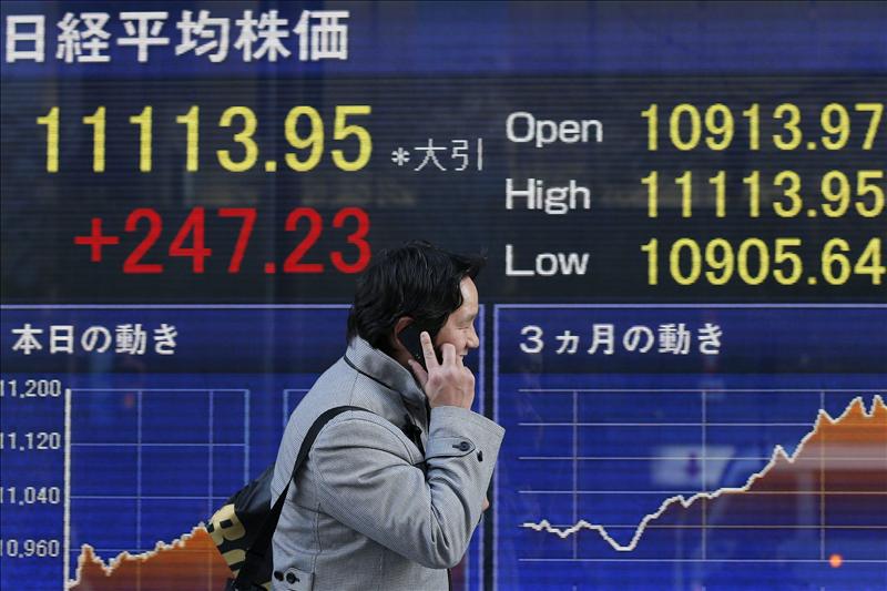 El Nikkei cae 58,93 puntos, el 0,53 por ciento, hasta 10.055,02 unidades