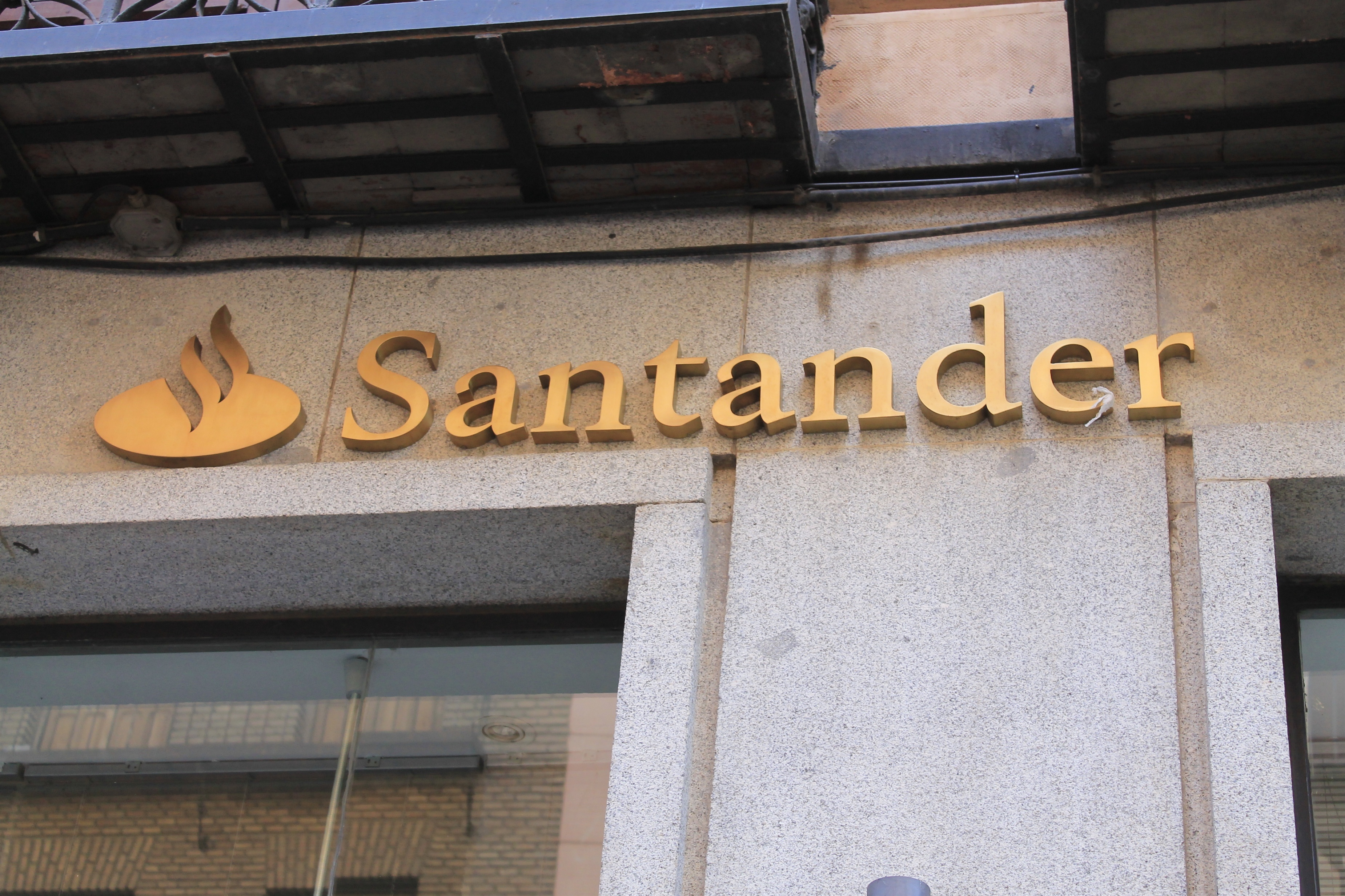 Santander continuará con su política agresiva de venta de inmuebles en 2013 ante la competencia de la Sareb