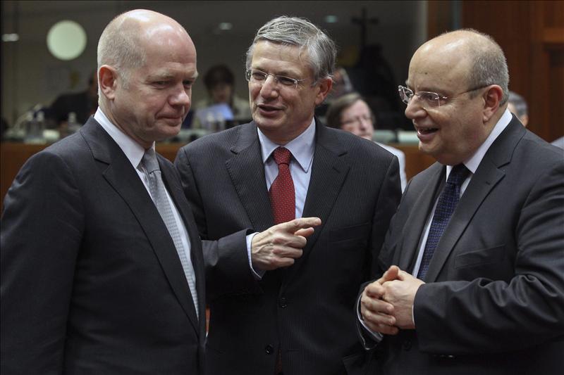 La UE estudiará reforzar a oposición siria, pero la mayoría se opone a armarla
