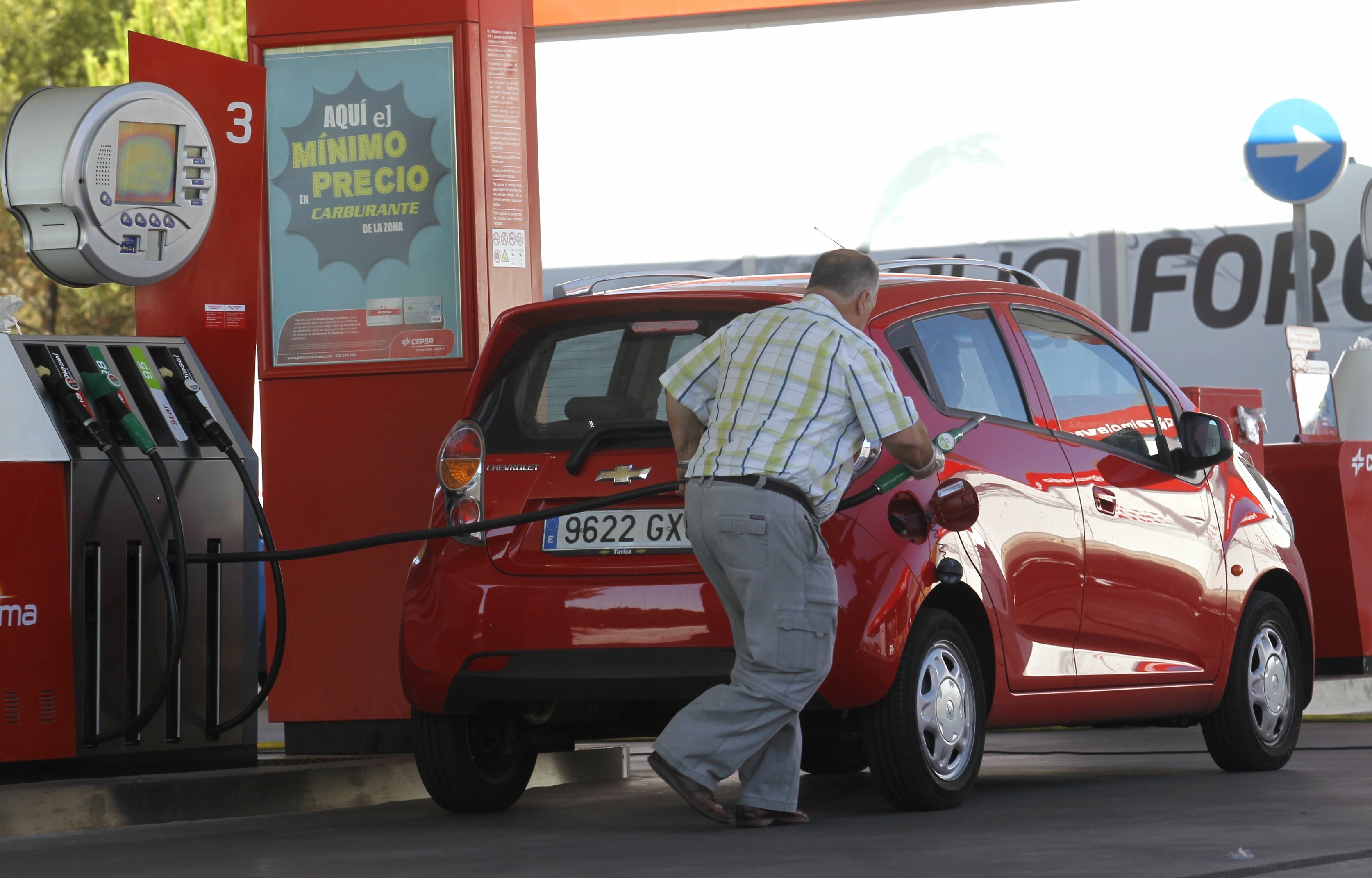 El consumo de carburantes en 2012 sufrió su mayor caída desde el inicio de la crisis