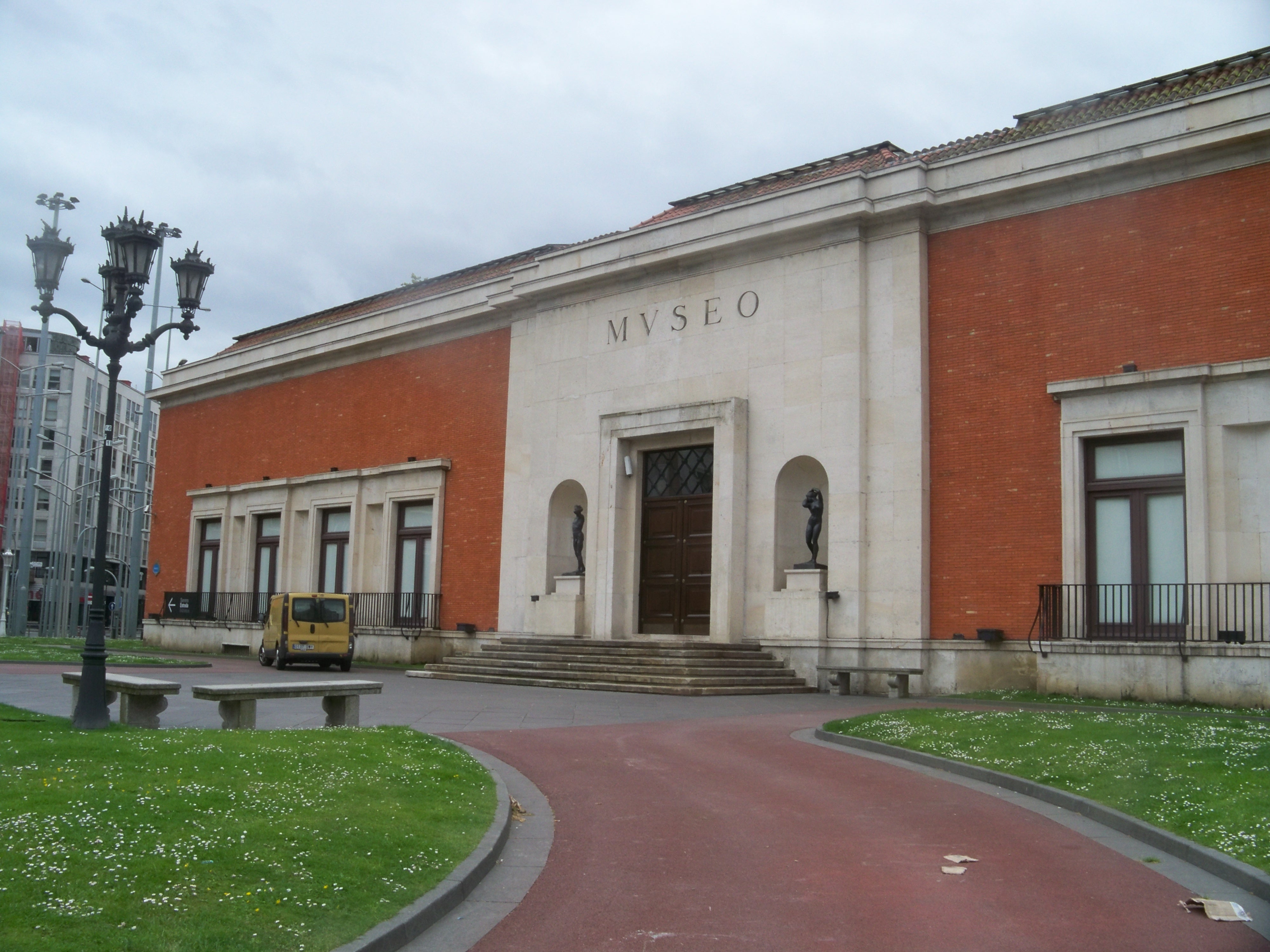 El Museo de Bellas Artes de Bilbao acoge la exposición »Nestor Basterretxea. Forma y Universo»