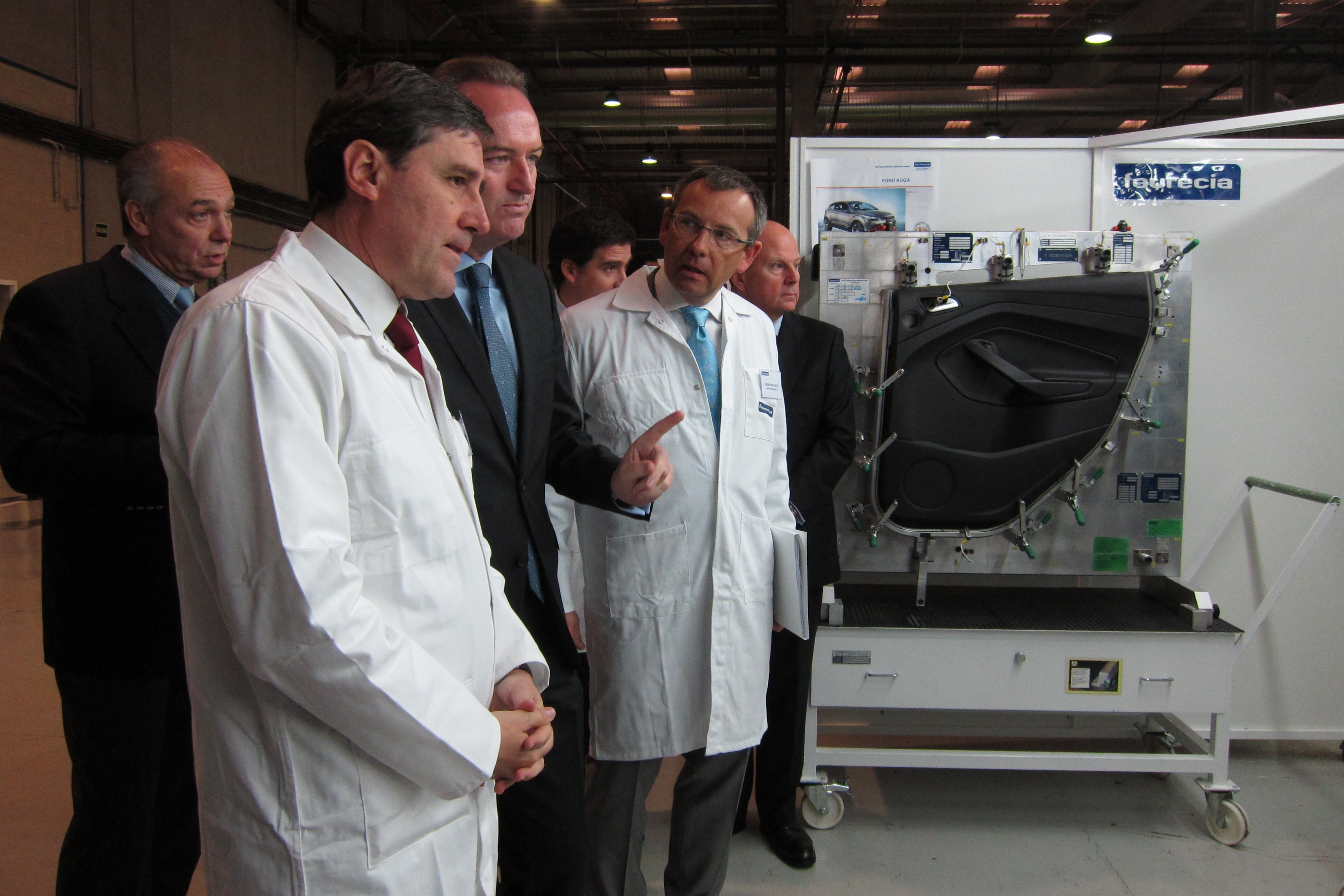 Faurecia inaugura en Almussafes un centro de componentes de automóviles con seis millones de inversión y 400 empleados