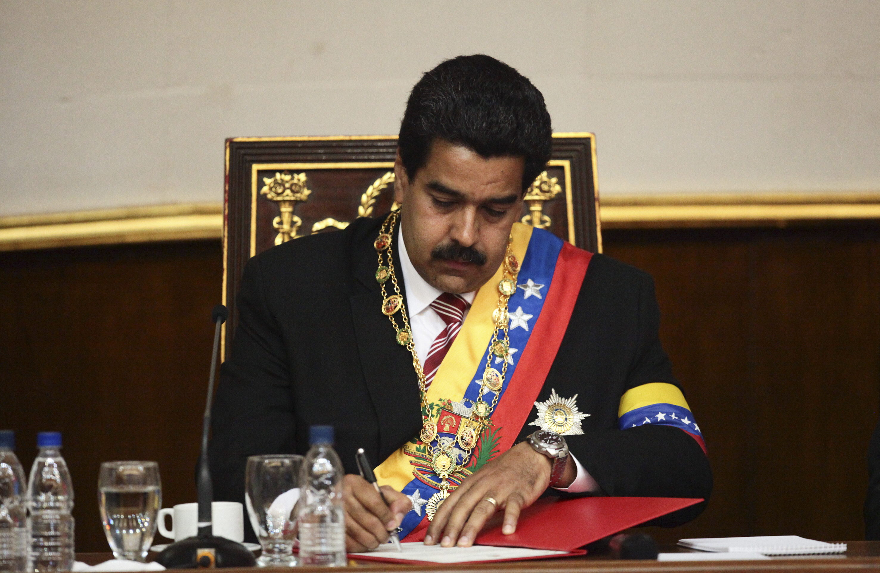 Maduro acusa a Capriles de «fascista de rostro nauseabundo» y buscar el caos