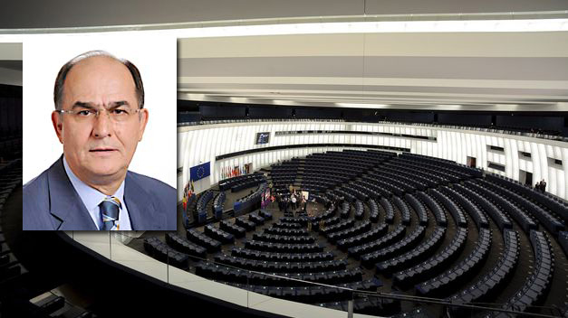 El vicepresidente del Parlamento Europeo está muy grave tras desmayarse en un pleno