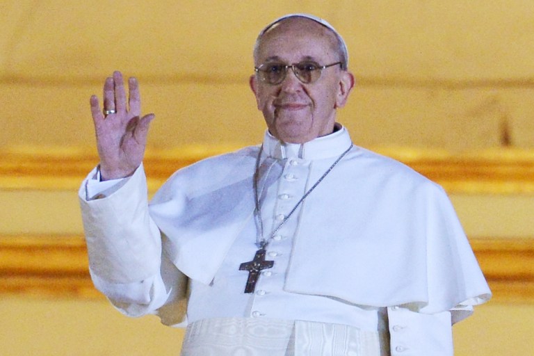 El Papa Francisco empezó su discurso rezando, siguió solicitando oraciones y terminó pidiendo que rezaran por él
