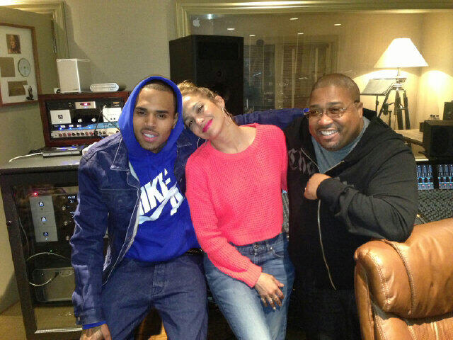 Tranquila Rihanna, JLo y Chris Brown son pareja, pero sólo para cantar
