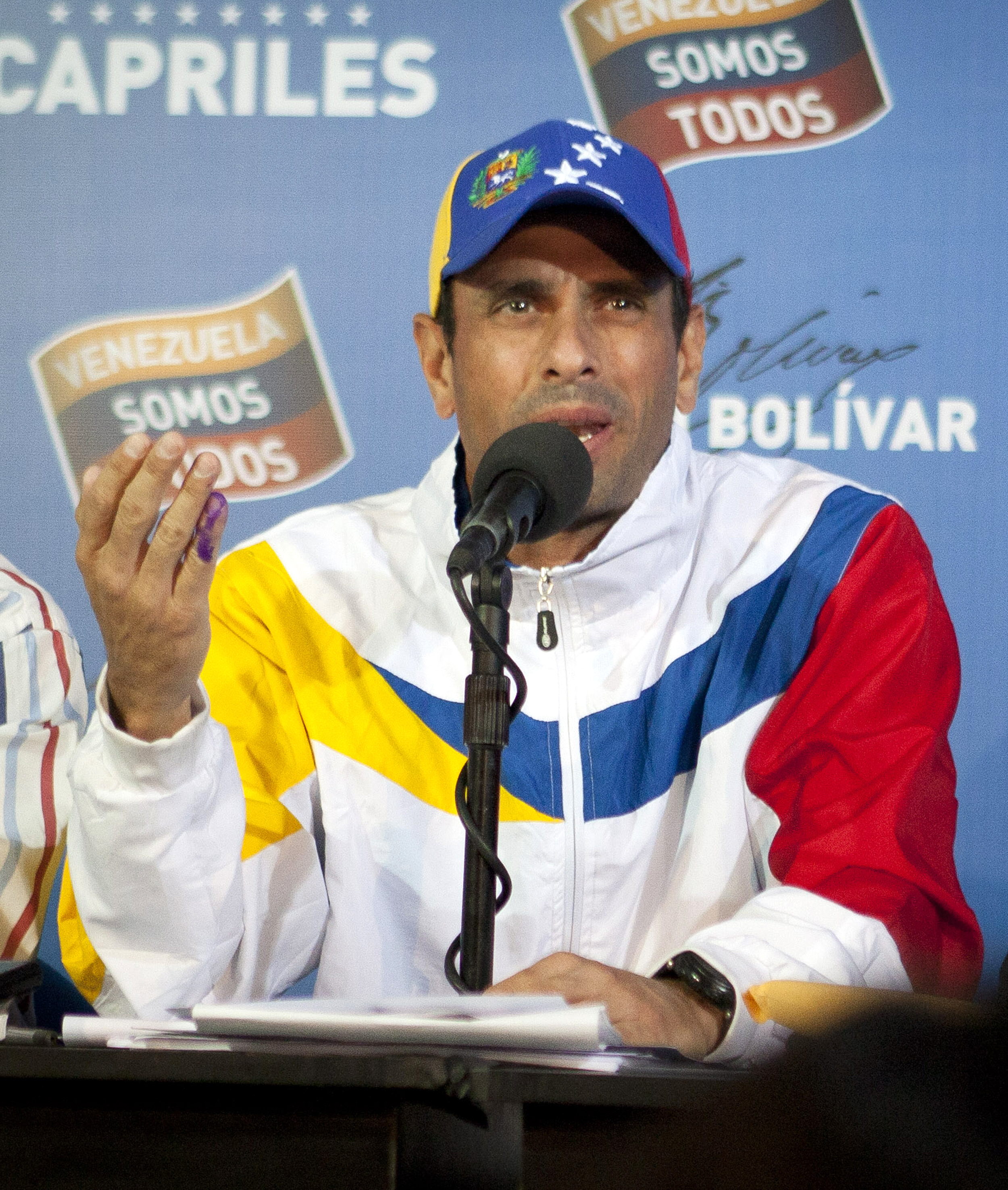 Capriles acusa de «robar» las elecciones a Nicolás Maduro