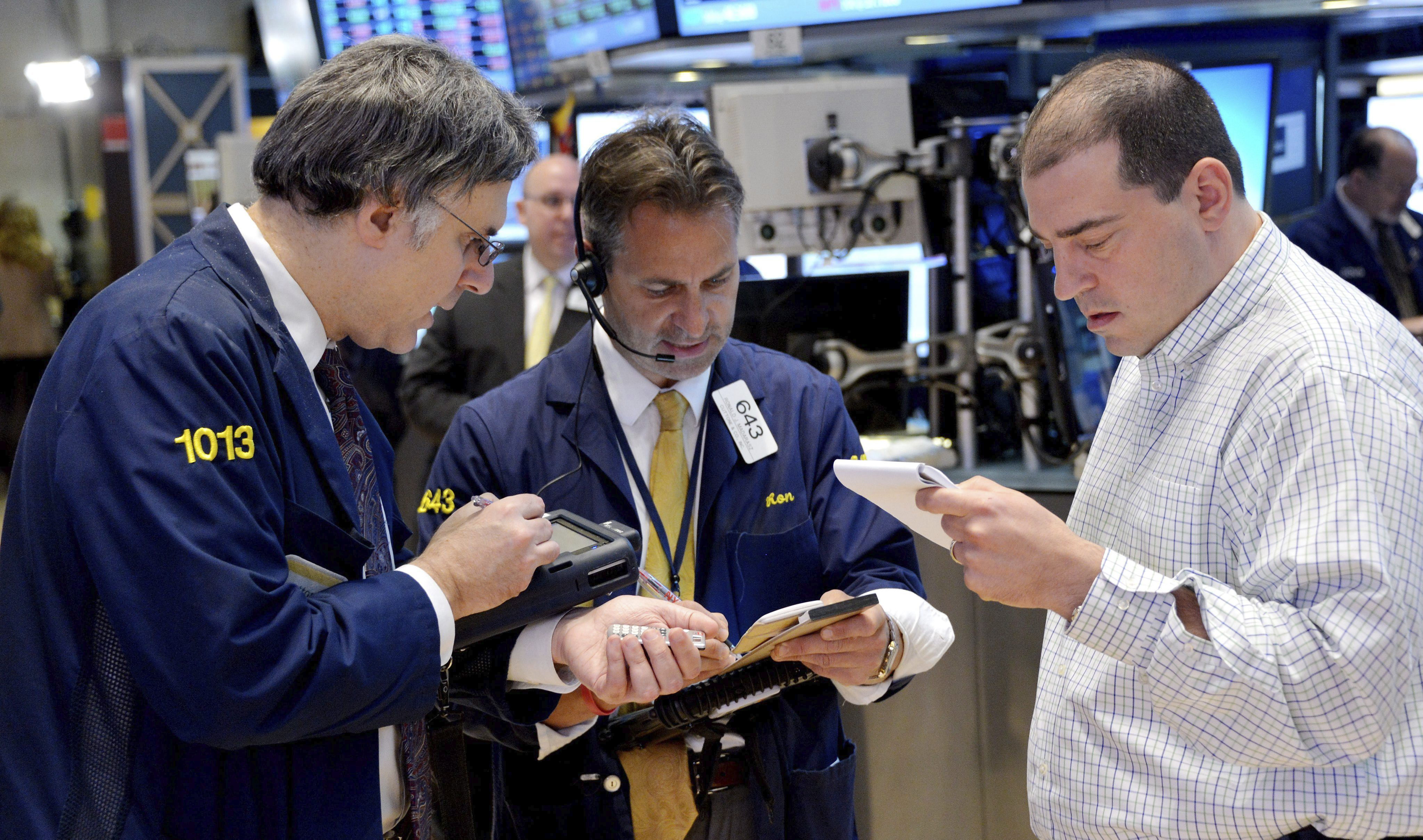 Wall Street cambia de rumbo y vuelve a alcanzar niveles récord a media sesión