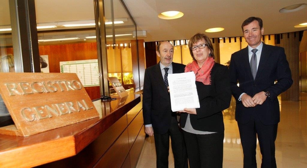Rubalcaba y Gómez recurren al TC suspensión de Menéndez como diputada de la Asamblea de Madrid durante un mes-.
