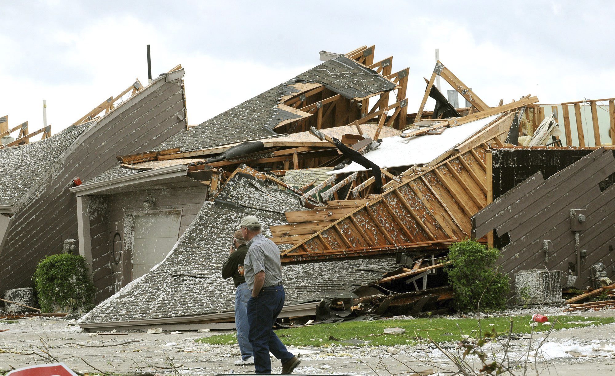 Ascienden a 91 los muertos por un gigantesco tornado en Oklahoma