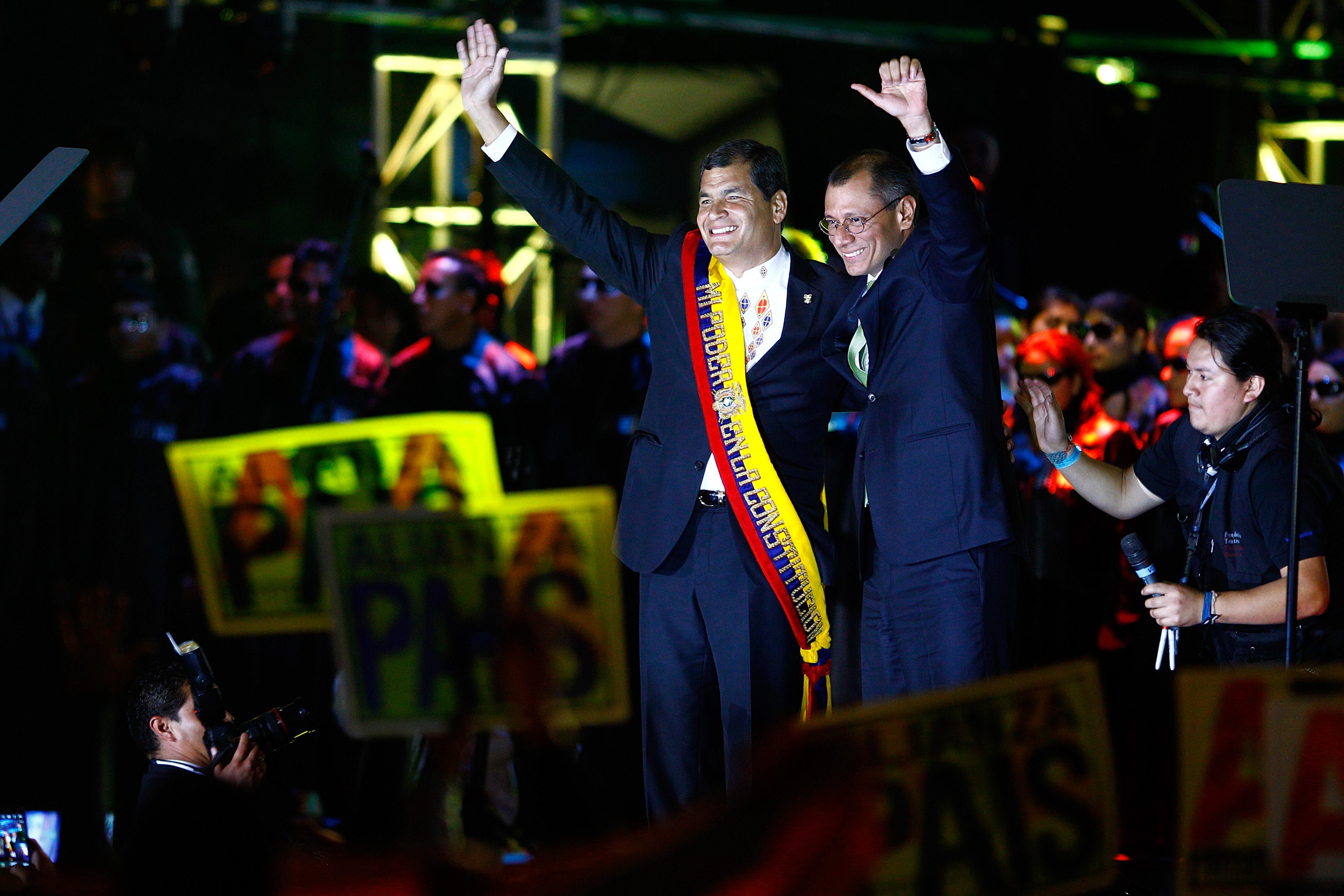 Correa jura su último mandato ante la mirada de la oposición que espera el diálogo