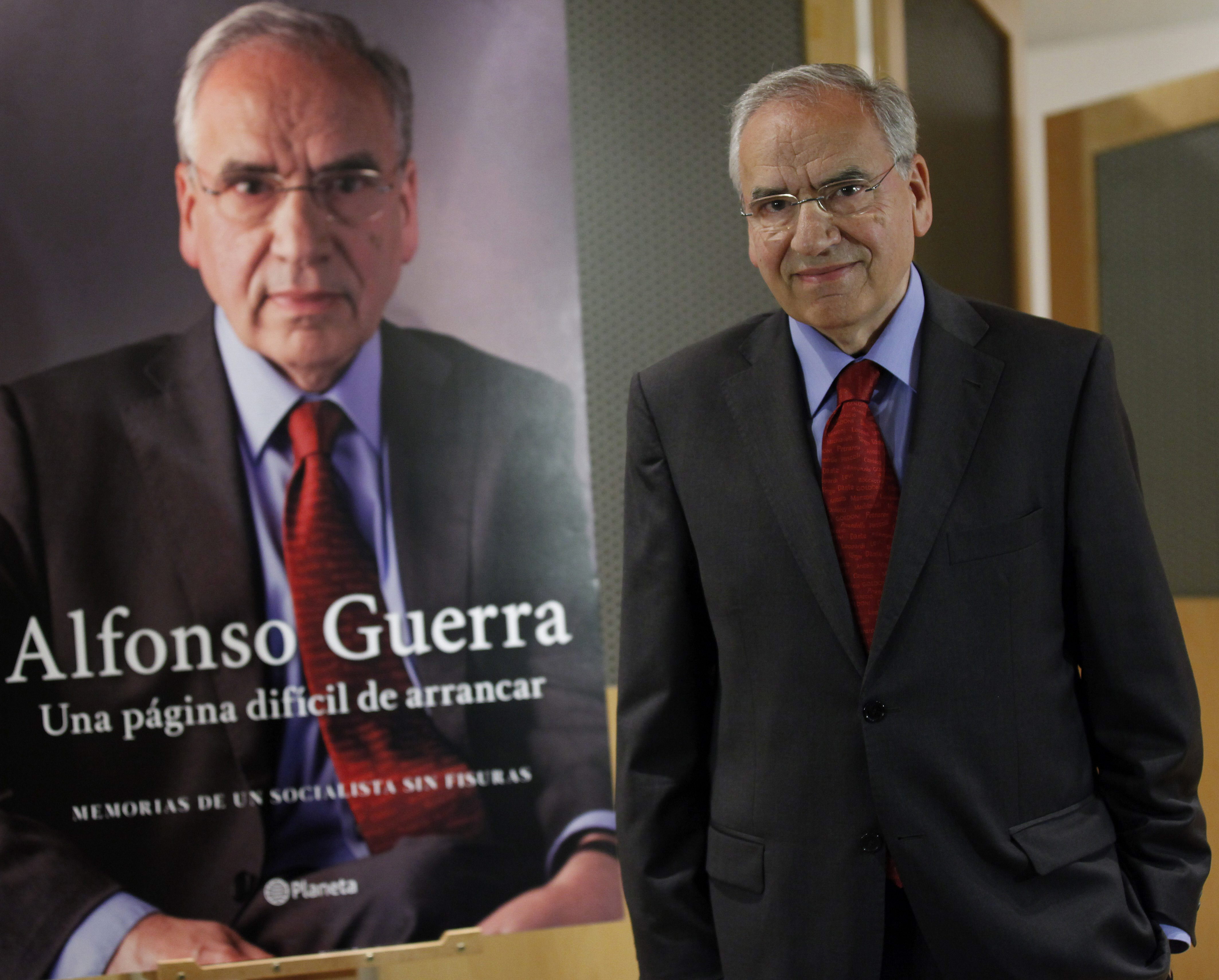 Alfonso Guerra, el diputado más antiguo de España, dejará su escaño en 2015
