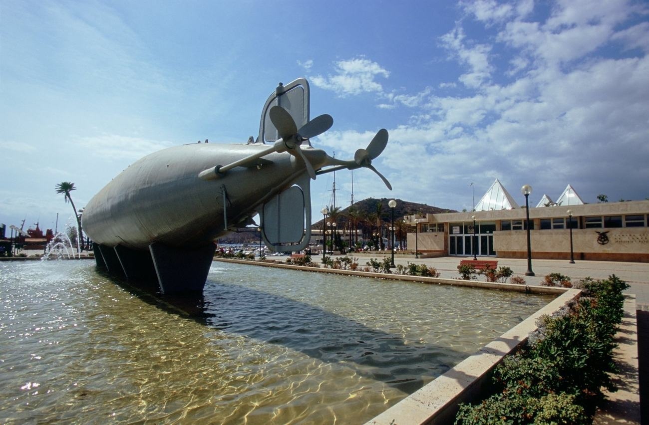 Museo Naval de Cartagena abre al público la sala donde se va a desarrollar la restauración del submarino »Isaac Peral»