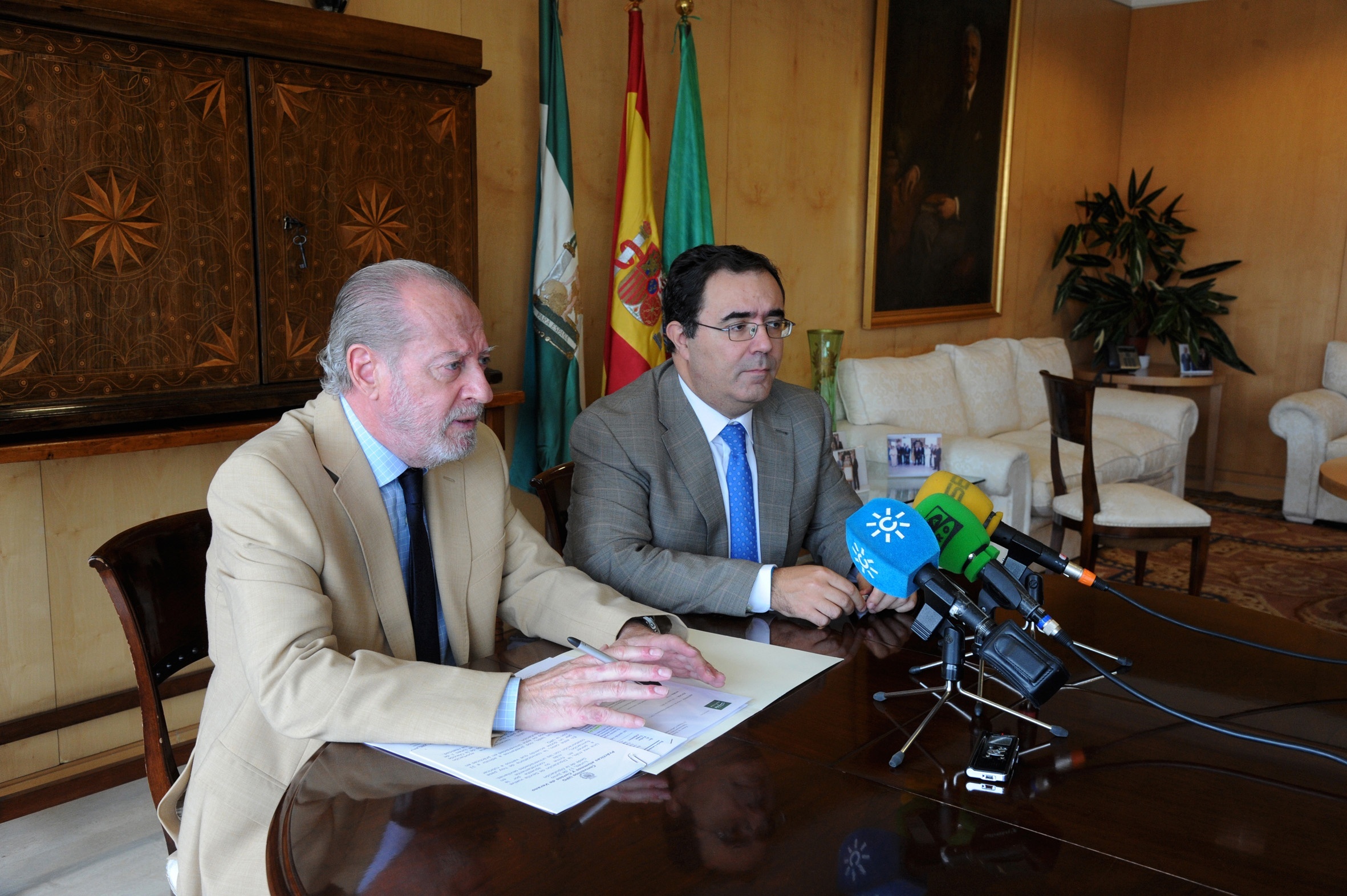 La UPO y la Diputación firman un convenio para la financiación de los cursos de verano