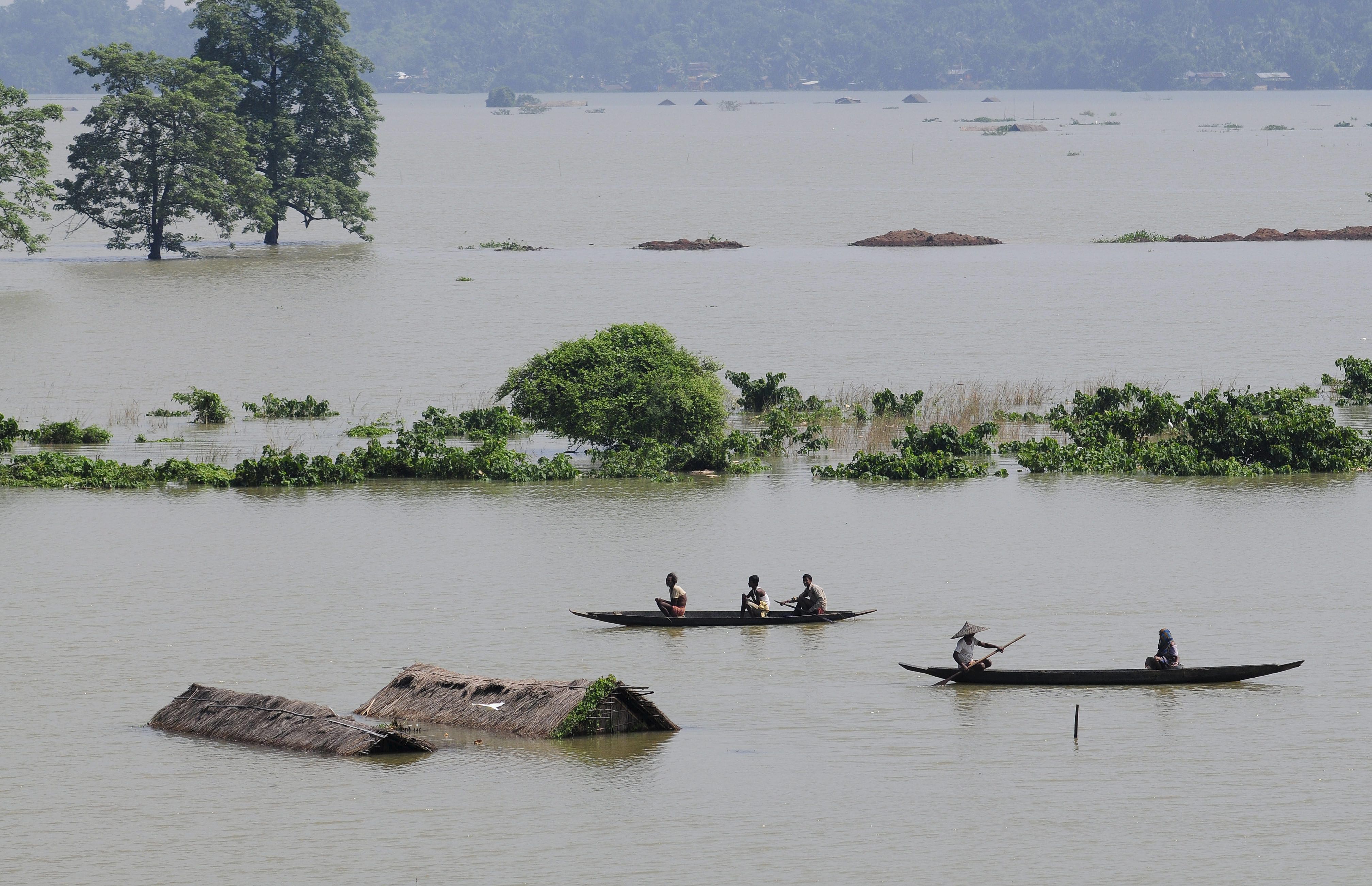 Al menos 45 muertos y 50 desaparecidos por el monzón en la India