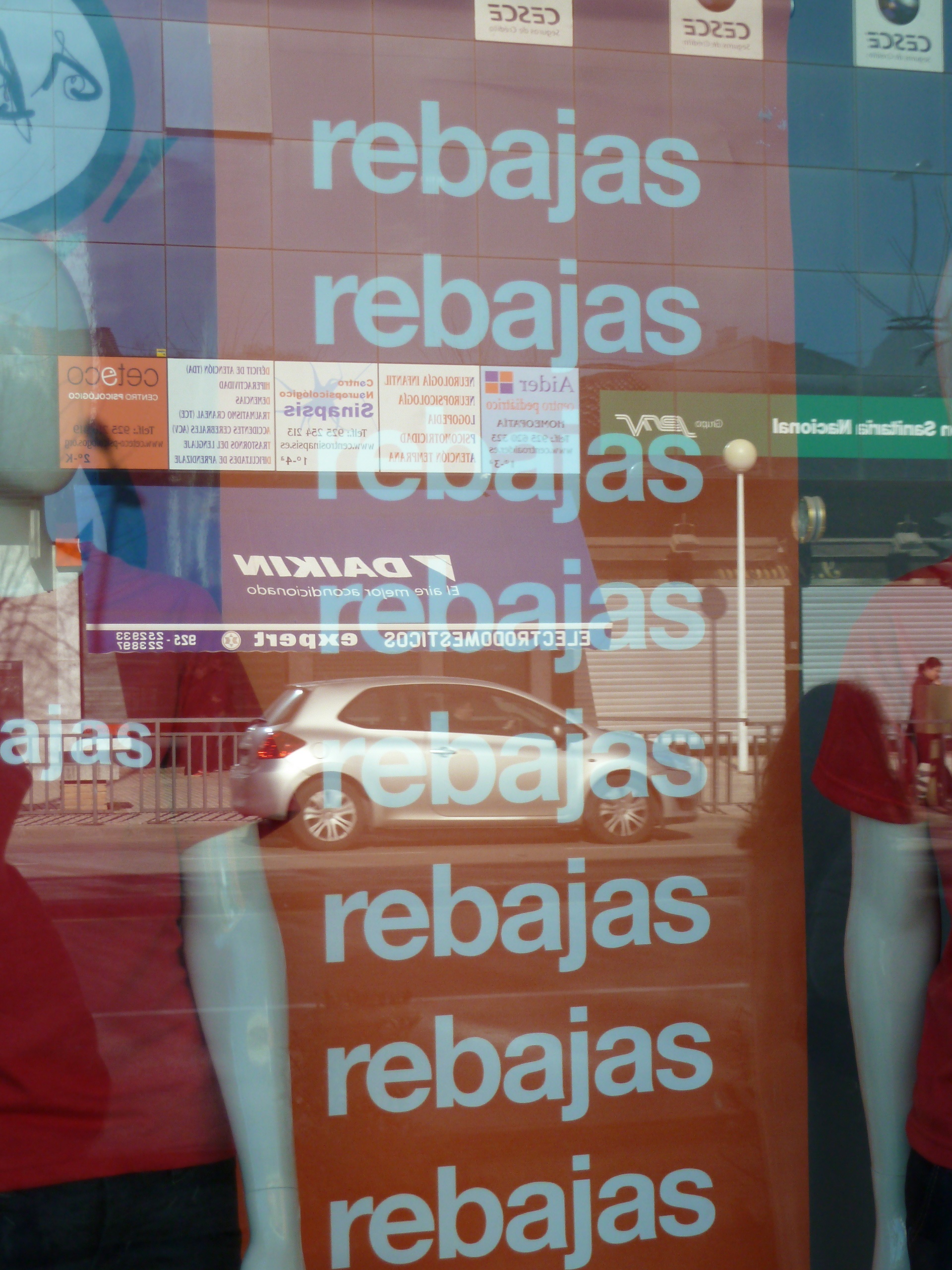 Los españoles aumentan su gasto en rebajas un 20% respecto a 2012