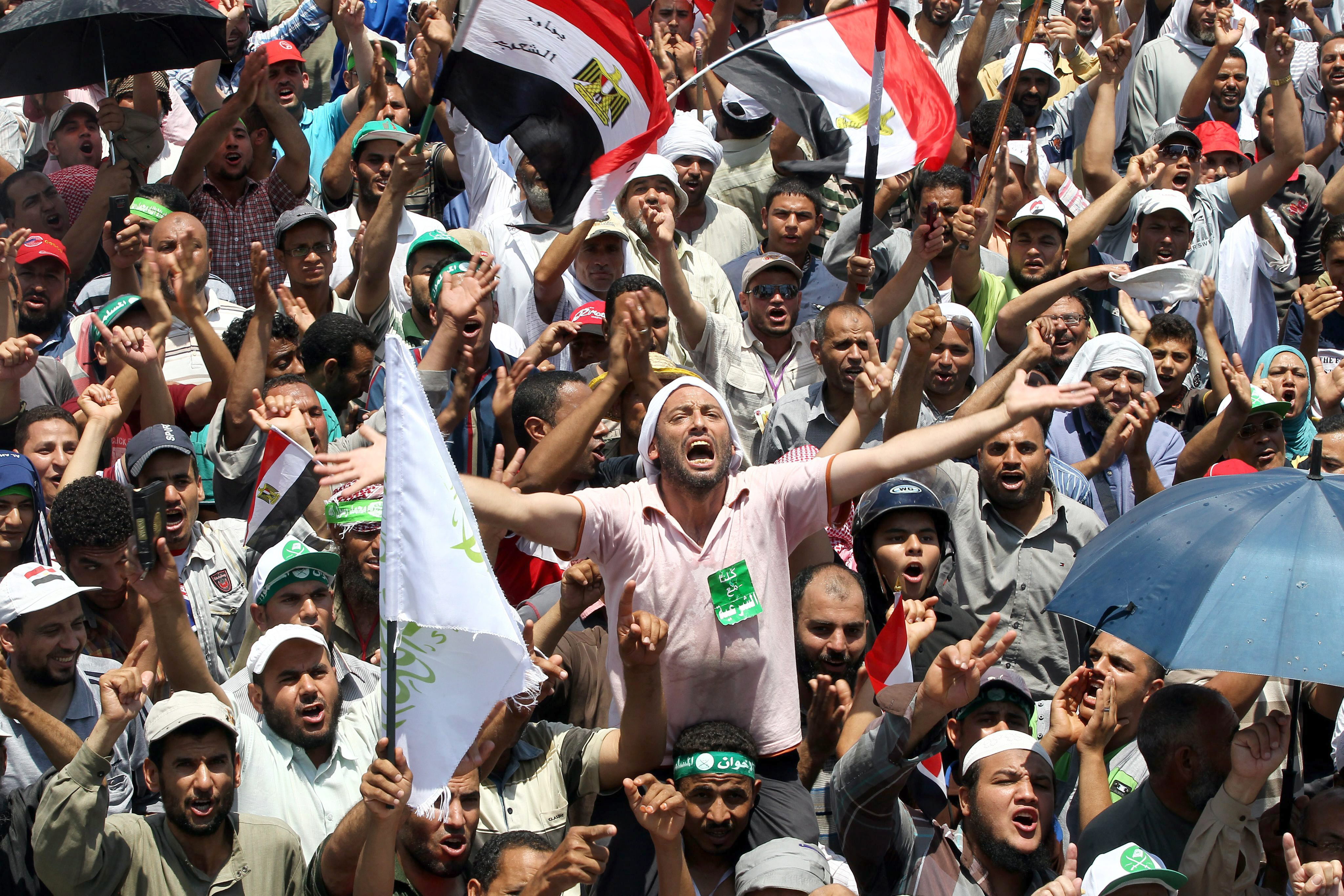 Los enfrentamientos en Egipto dejan 18 muertos, 8 de ellos en un asalto a la sede de los Hermanos Musulmanes
