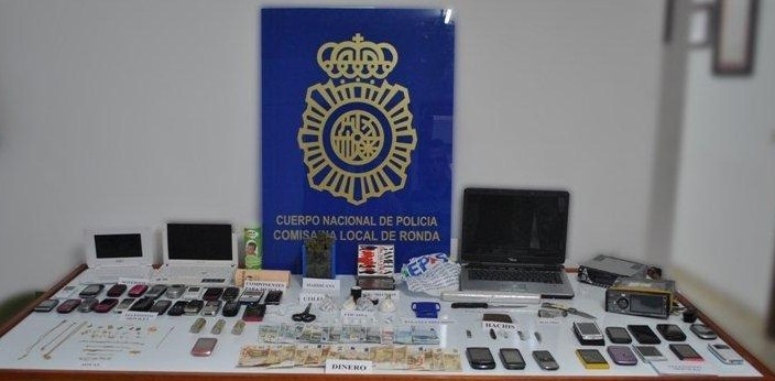 La Policía Nacional detiene a 12 personas por venta de cocaína, diez de ellas de la misma familia