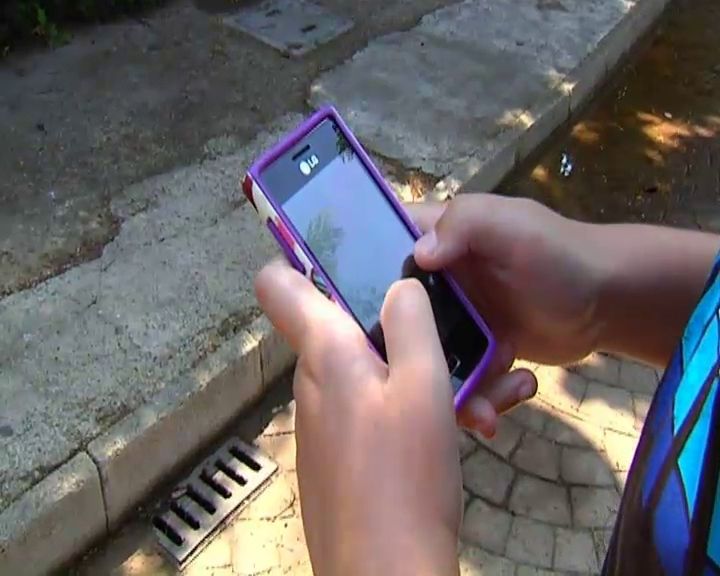 El fiscal de menores de Valencia prohibiría los móviles con Internet a menores de 14