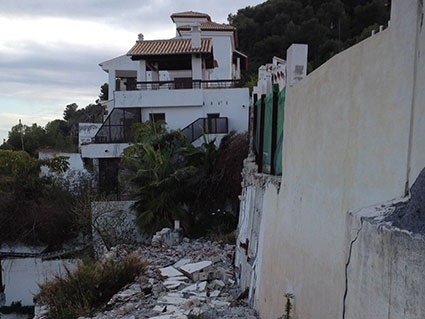 Más de 400 familias de Almuñécar temen ser desalojadas de sus viviendas ante «el peligro de derrumbes»
