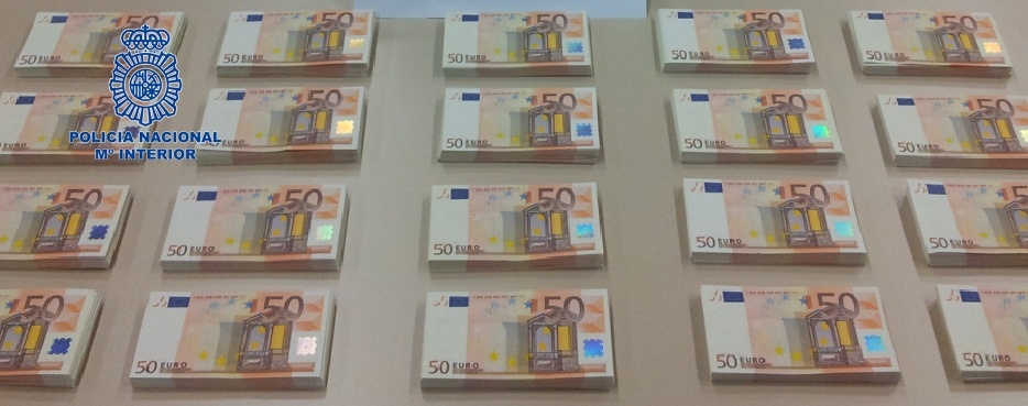 (Amp.) Un total de 317.000 billetes de euro falsos fueron retirados hasta junio de 2013, un 26,3% más