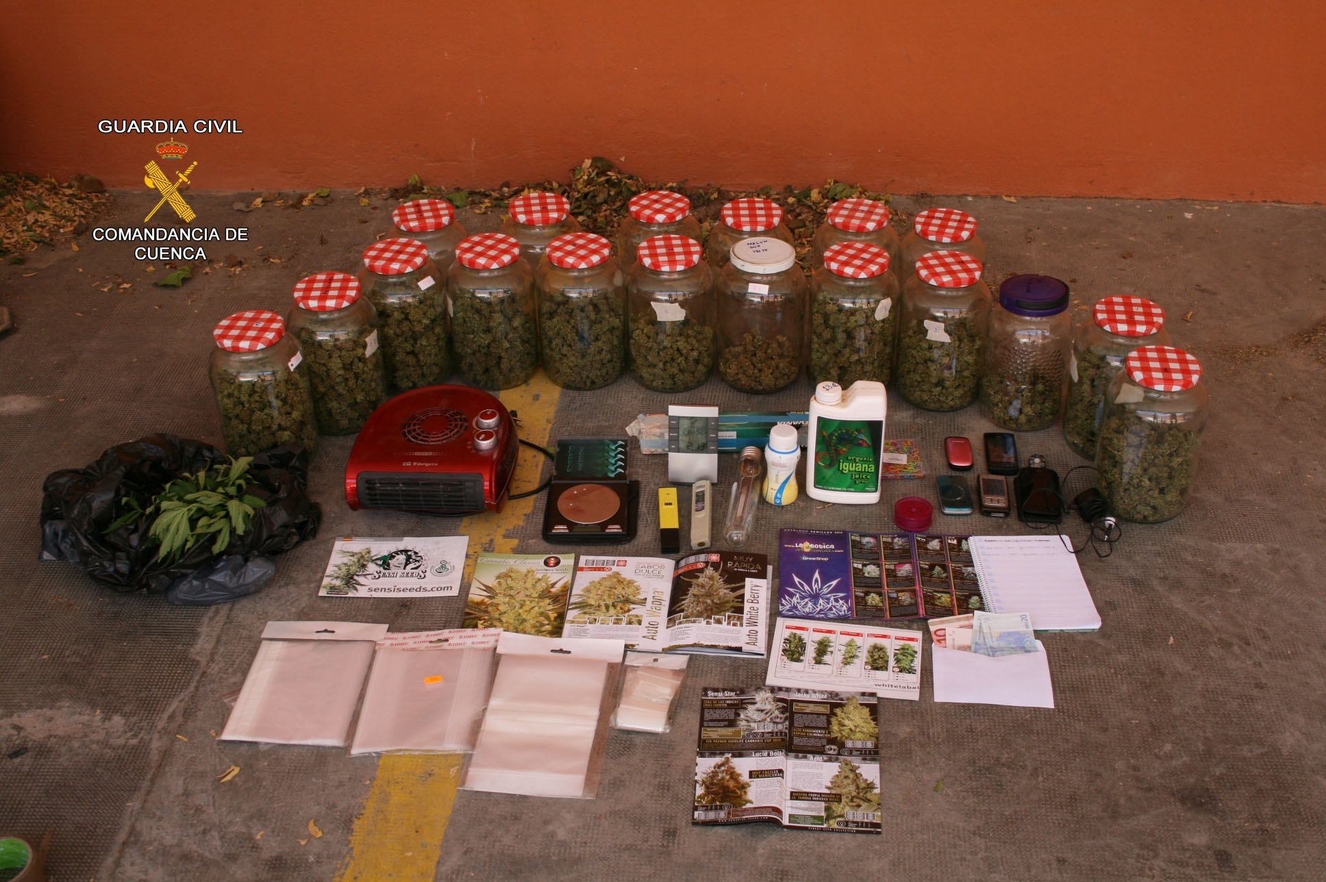 Desarticulan un grupo dedicado a la venta de droga a menores junto a un colegio de Mota del Cuervo (Cuenca)