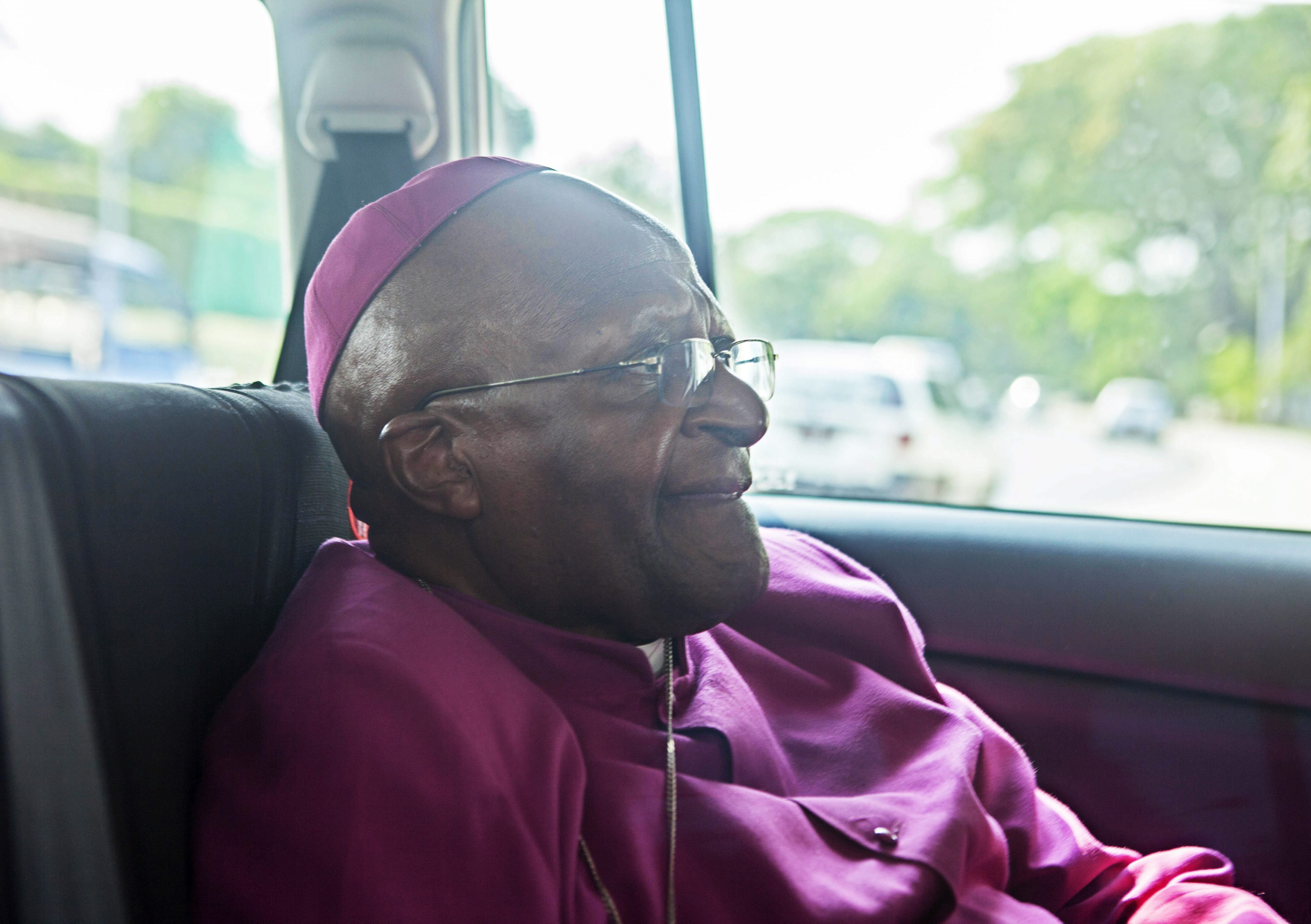 El nobel Desmond Tutu rechaza que Dios pueda odiar a los homosexuales