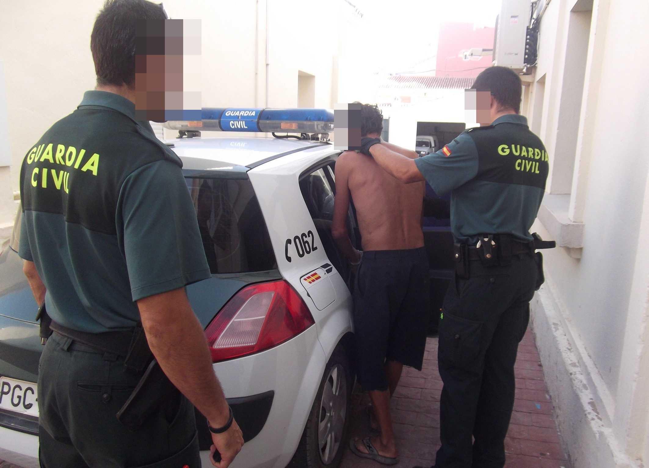 La Guardia Civil detiene en Mula a una persona dedicada a la comisión de robos en interior de vehículos