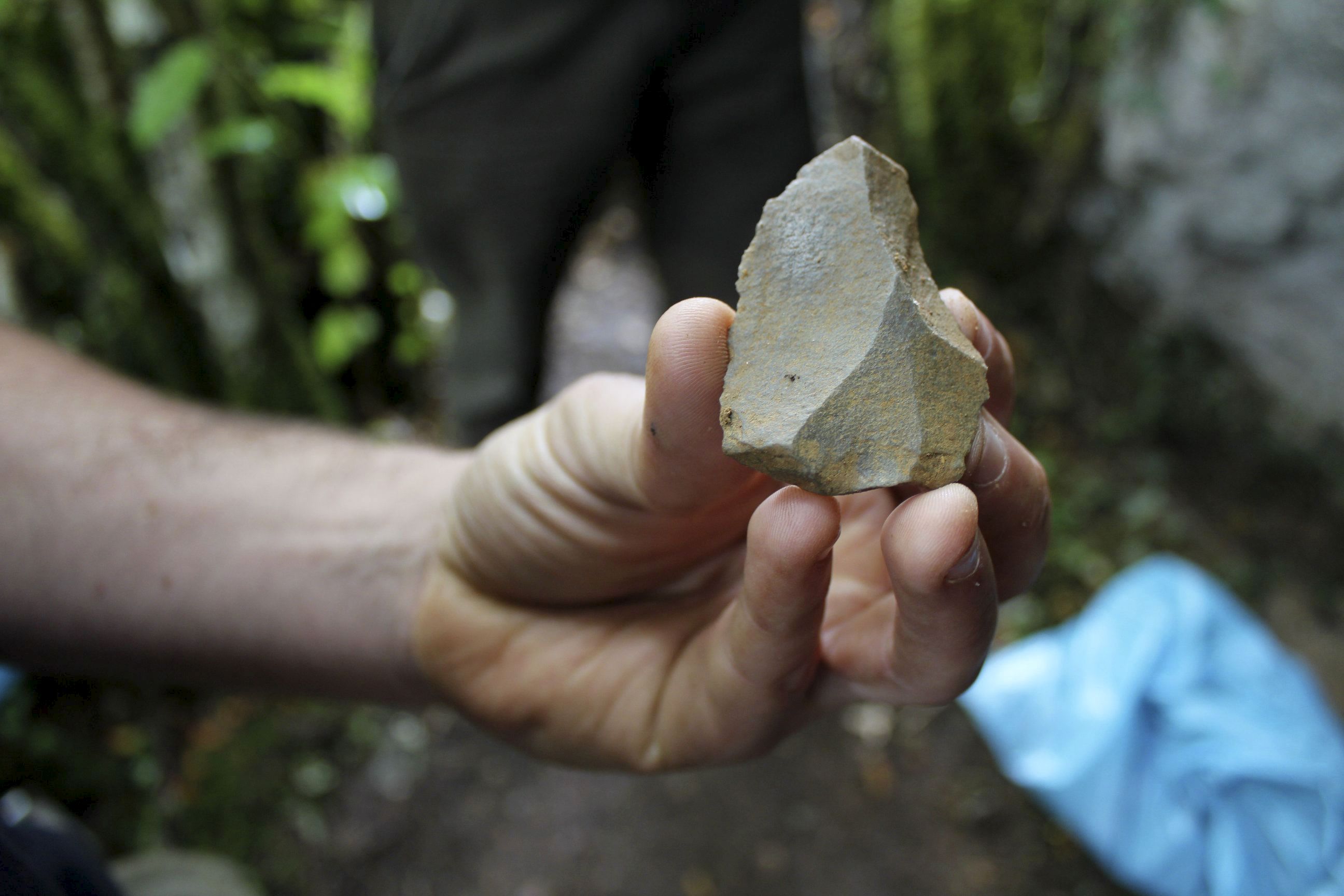 Vuelven a excavar en la cueva de los primeros restos de arte paleolítico de Galicia