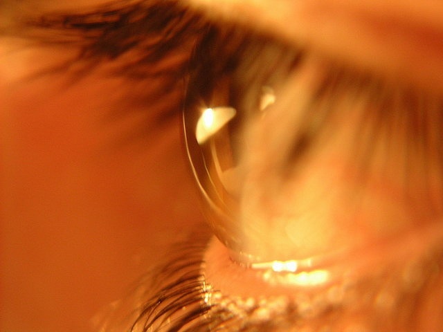 Crean nuevas lentes intracorneales reversibles que combaten la vista cansada