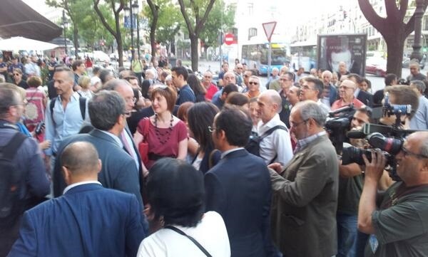 Más de un centenar de personas se concentra en Madrid para condenar el ataque en el centro cultural Blanquerna