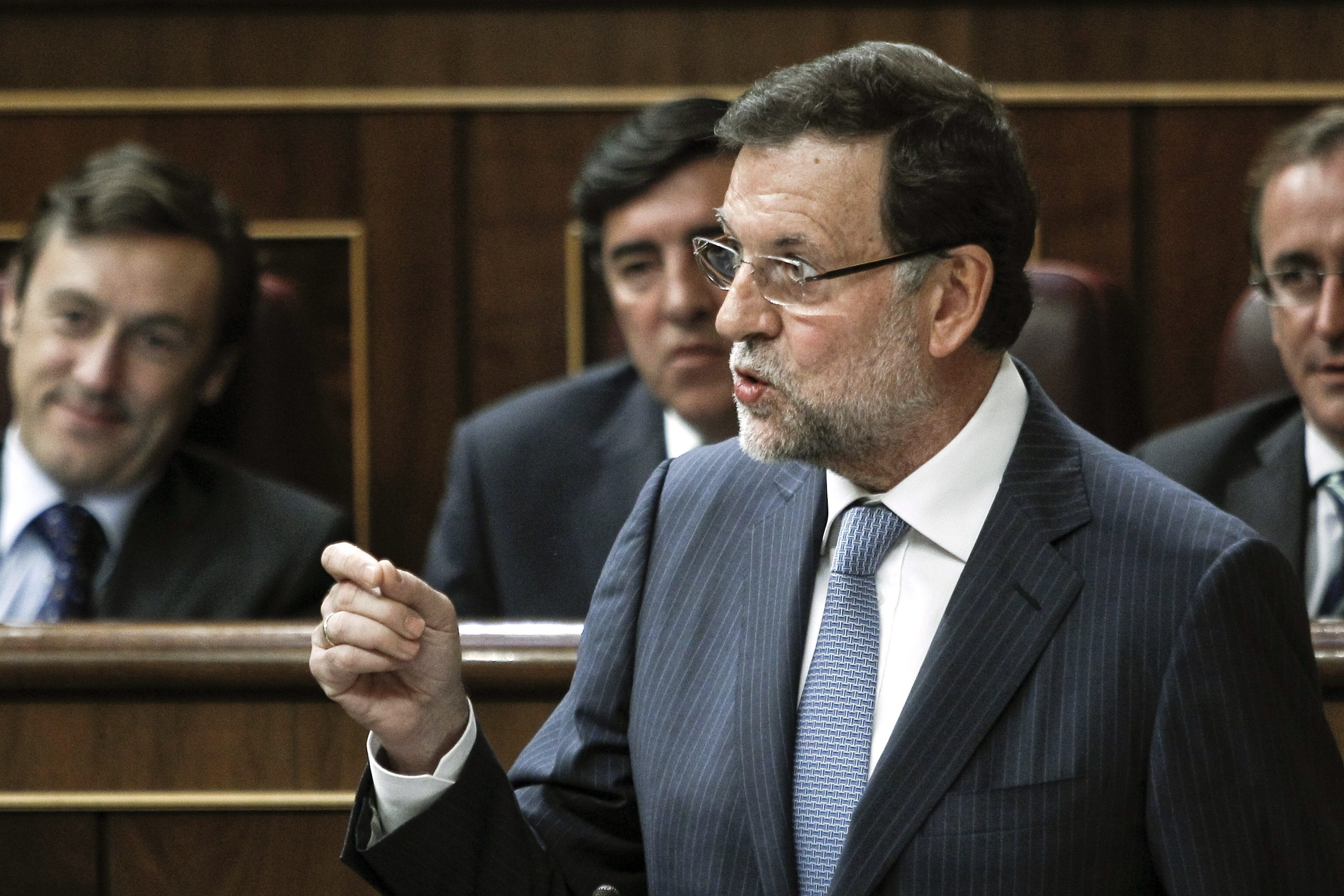 Rajoy pide a CIU lealtad institucional y a Rubalcaba que aclare si apoya la consulta