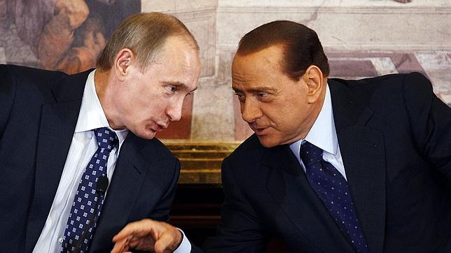 Putin afirma que si Berlusconi fuera homosexual no le pondrían ni un dedo encima