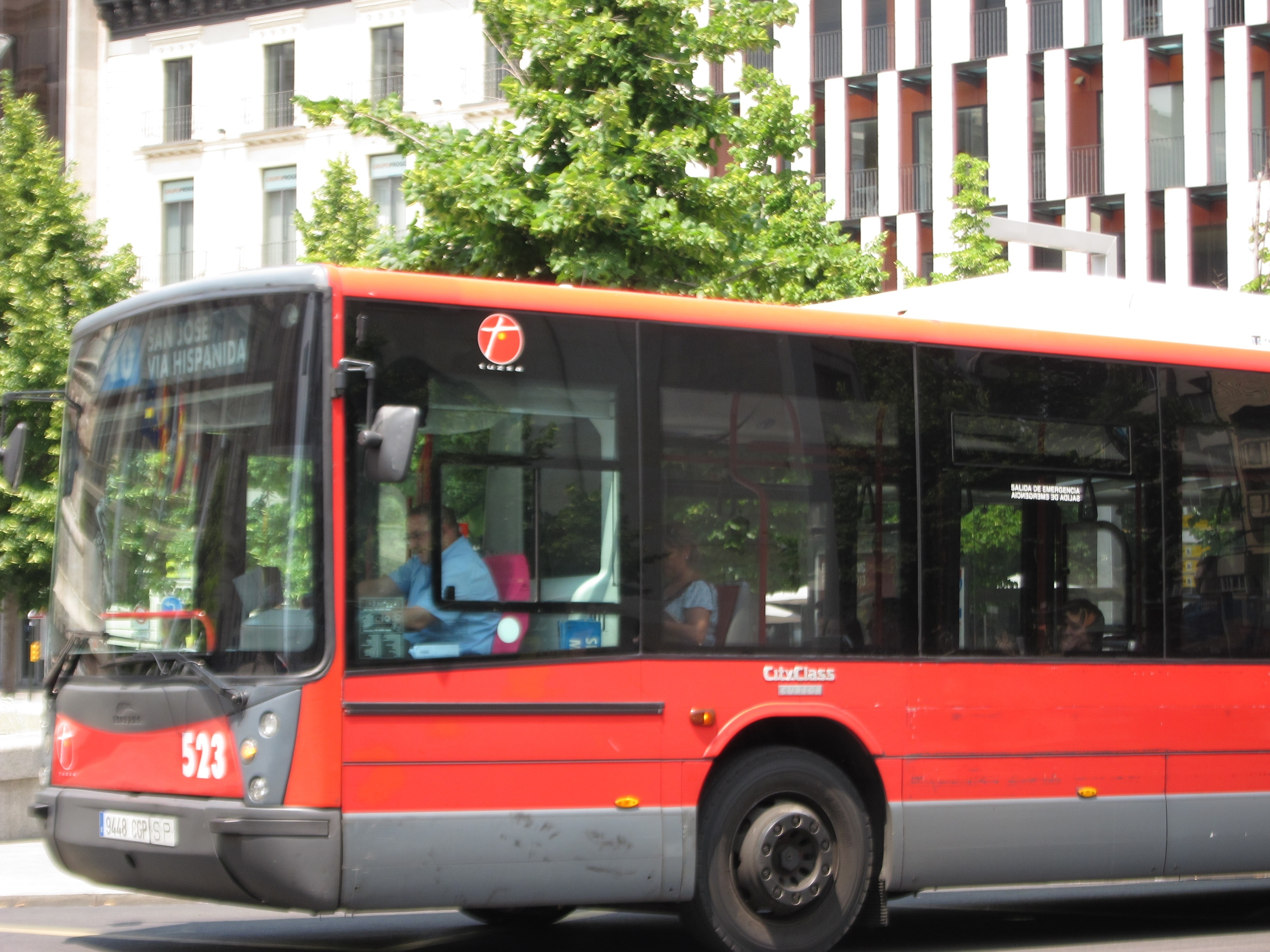 El comité de empresa de AUZ cifra en un 98% el seguimiento de los paros en los conductores de bus