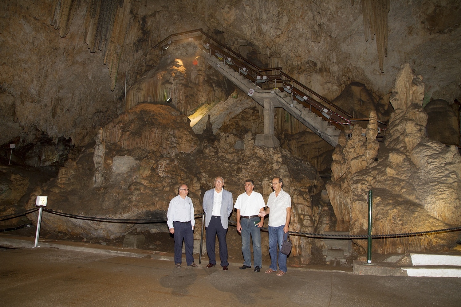 La Cueva de Nerja devuelve su aspecto original a la sala del Ballet con la eliminación de la grada