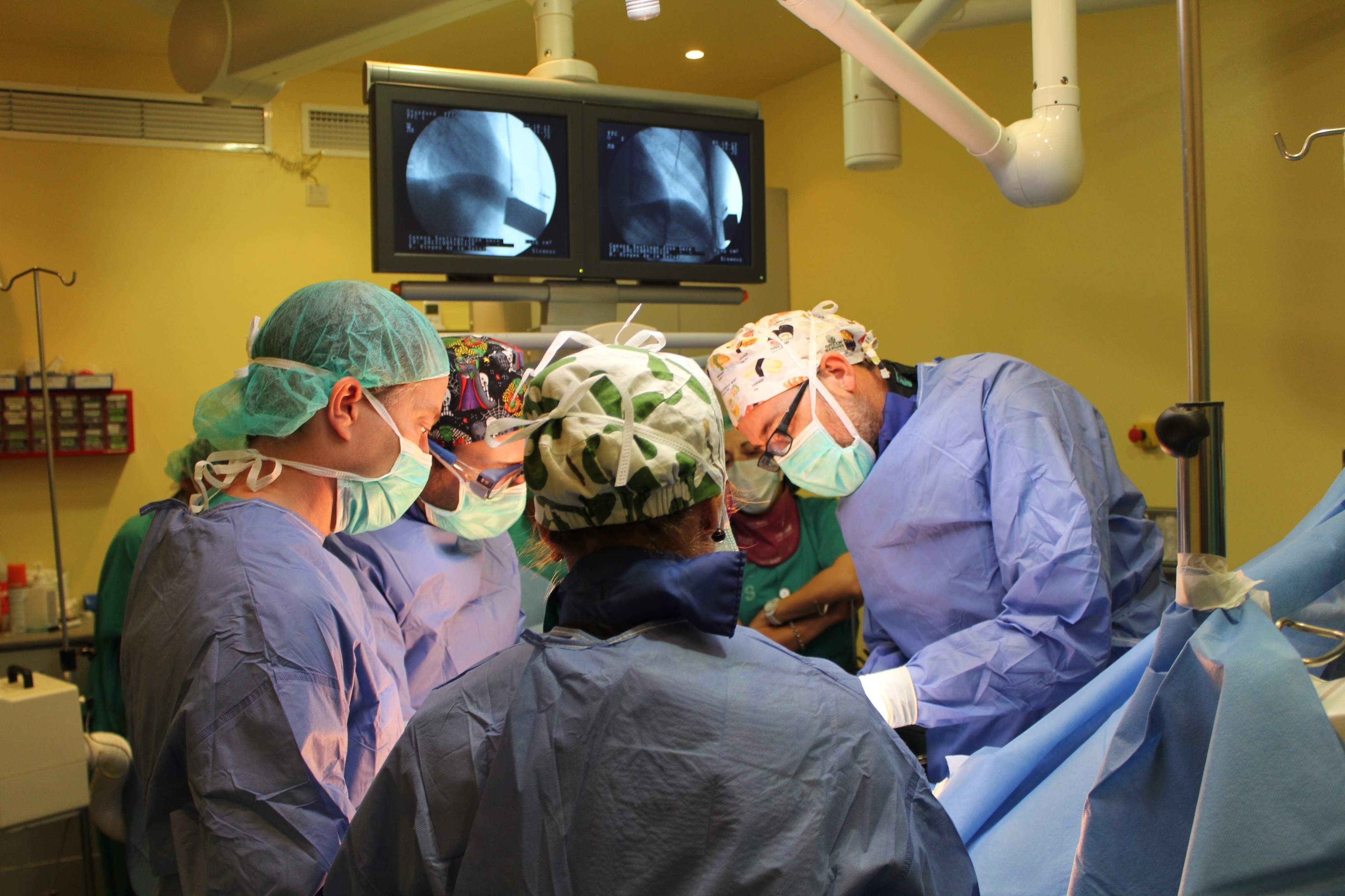 El Hospital de Toledo, primero público de España en implantar un desfibrilador cardiaco totalmente subcutáneo