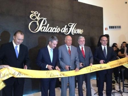 Miguel Córdoba y el embajador de España en México inauguran la Feria Palacio de Hierro con Extremadura como invitada