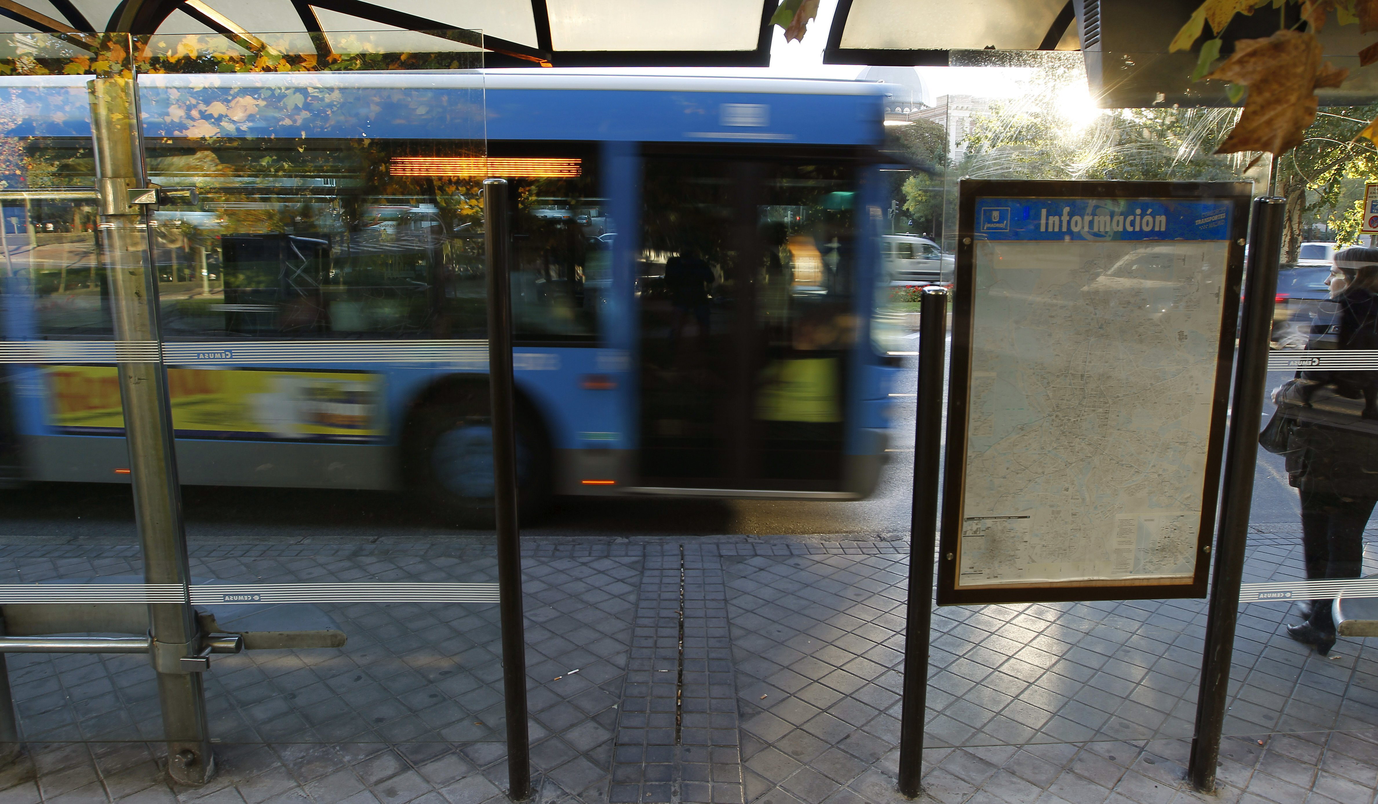 Viejos autobuses urbanos de Madrid circulan ahora por Ucrania, Cuba o Perú