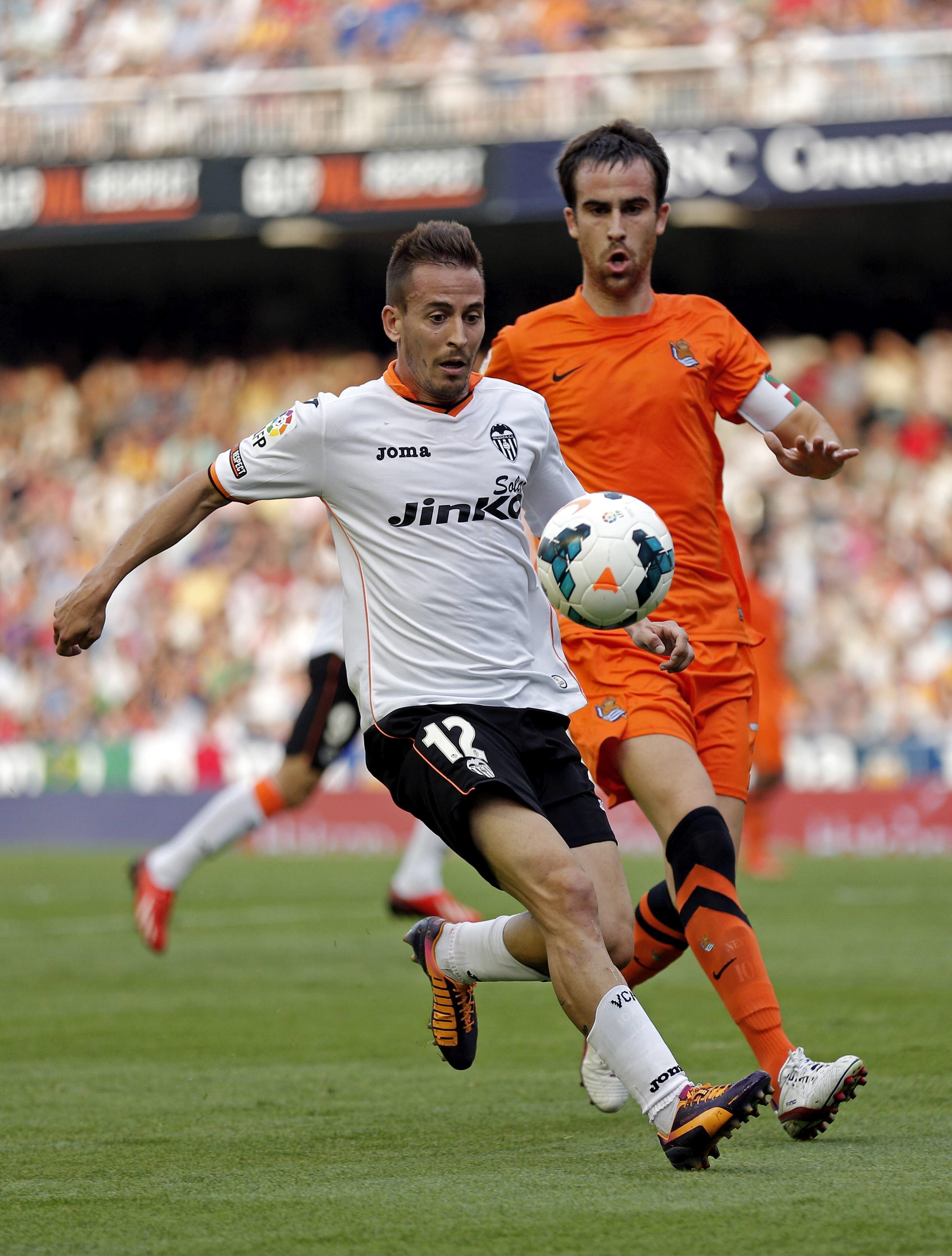 El juego y el acierto de la Real doblegan a un Valencia sin fútbol