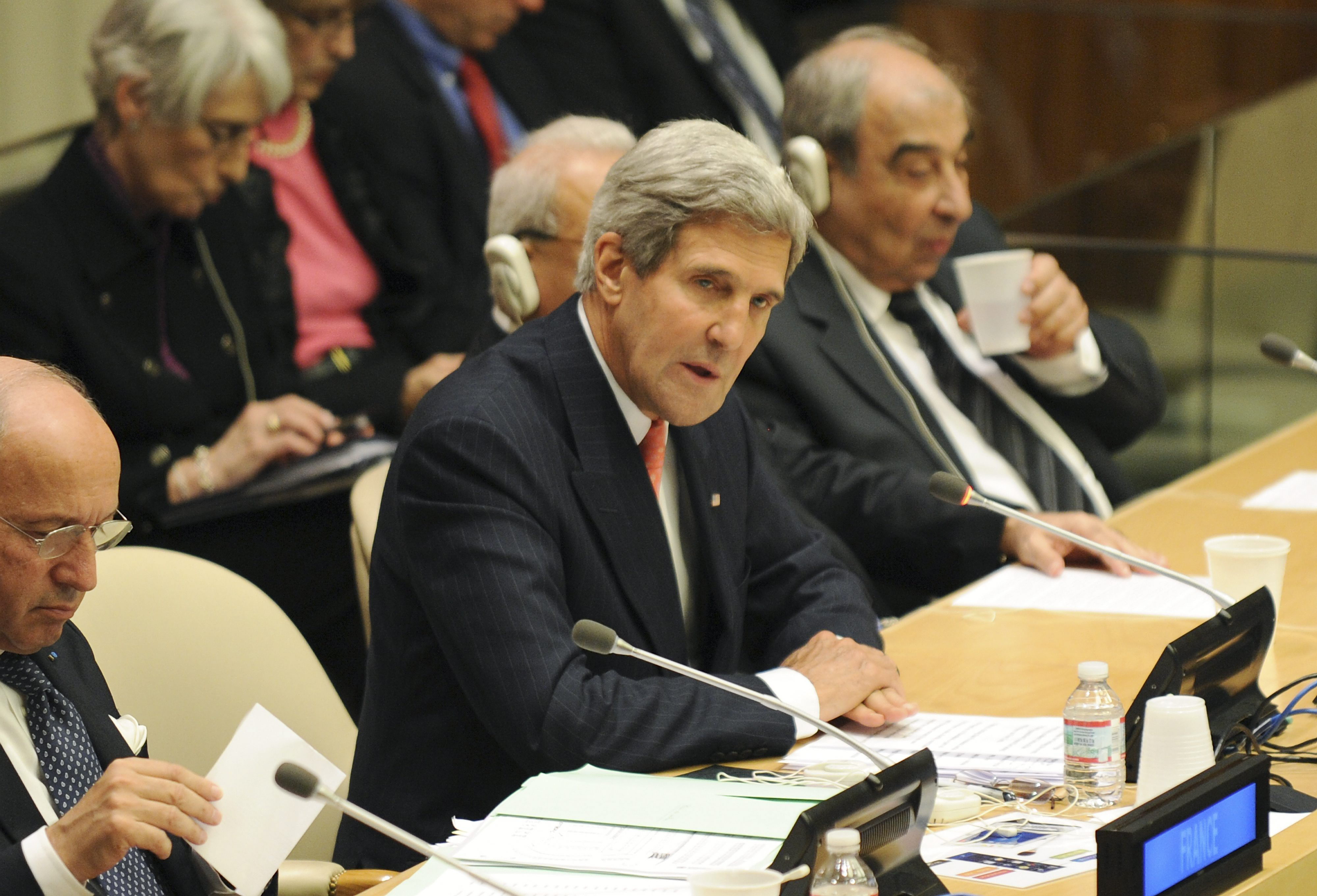 Kerry tratará el tema de espionaje a Francia de manera «privada» con Fabius