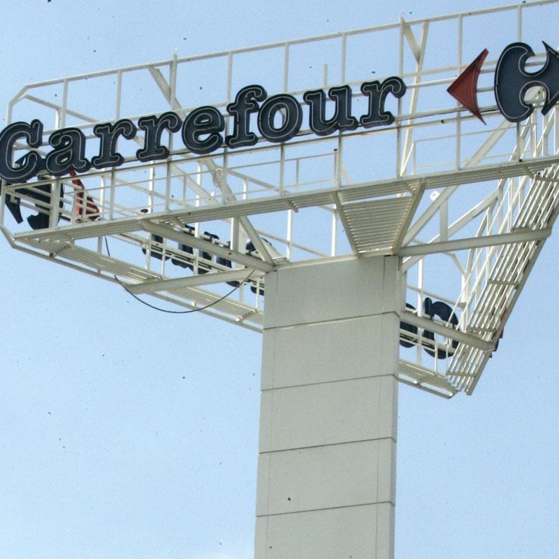 Carrefour alerta que la bajada de salarios ha acabado con la clase media
