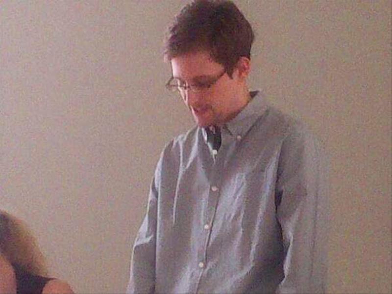 Rusia da permiso a Snowden para reunirse con quien desee